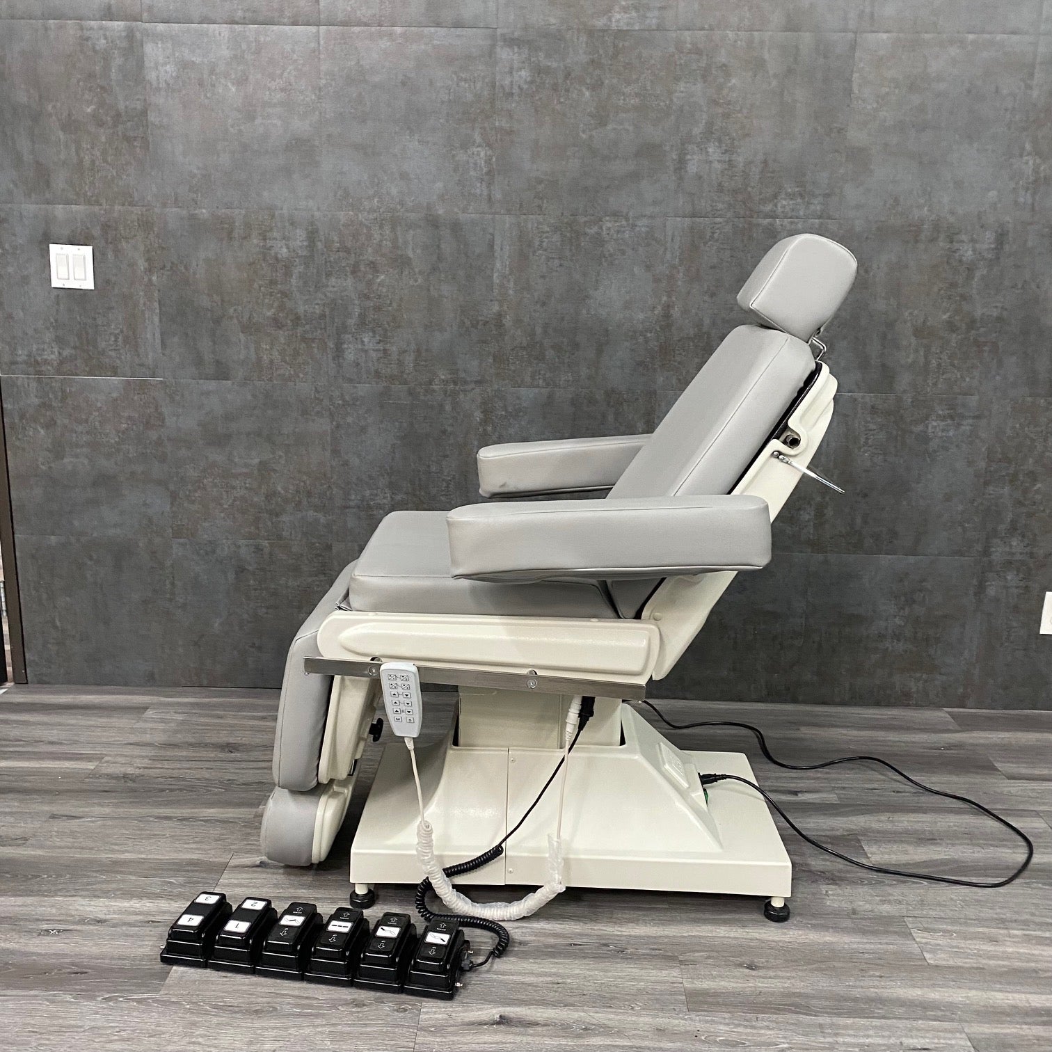 Gifted Touch Mobile Procedure Chair - Mediluxe Gifted Touch -Angelus Medical