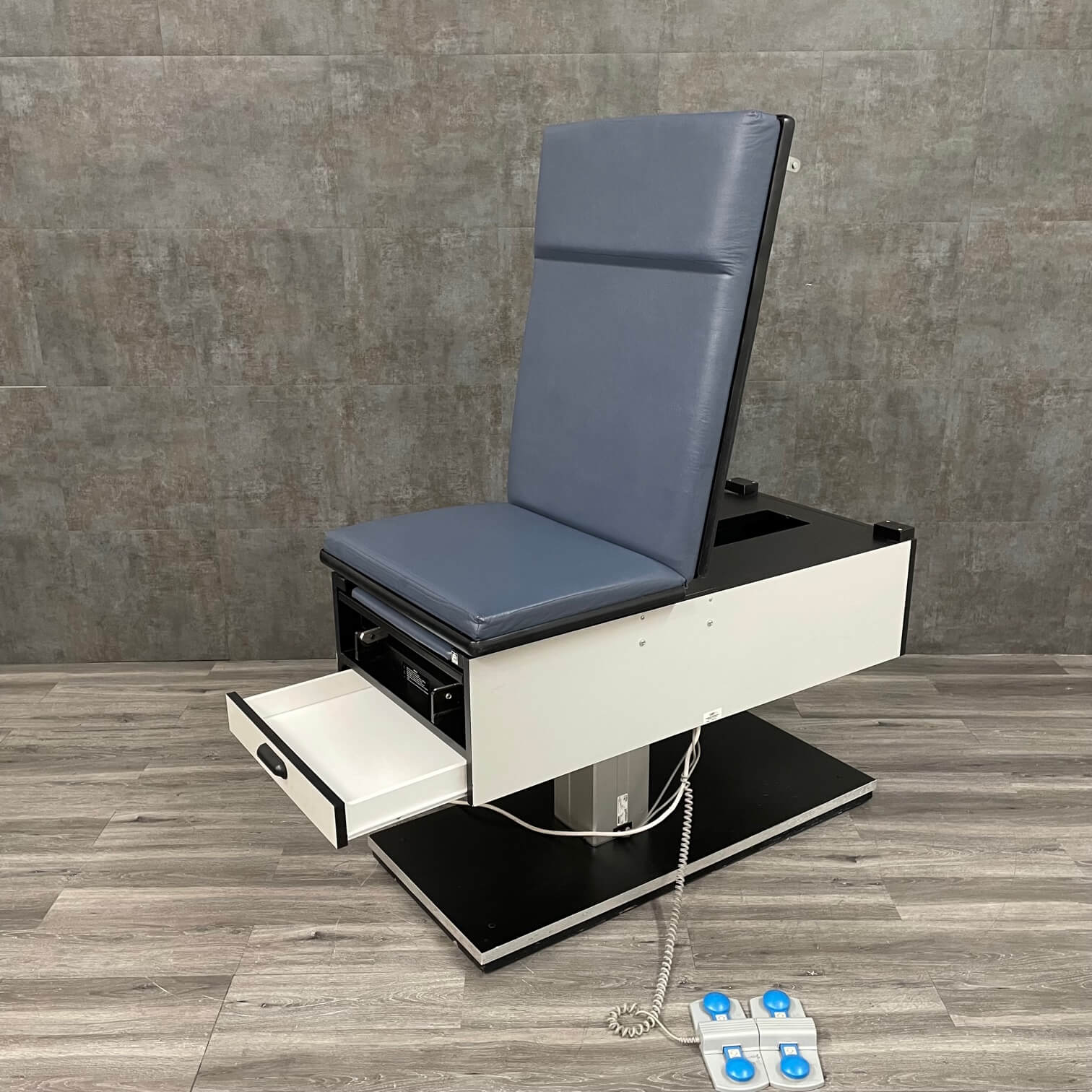 Powermatic Exam Table,Wheelchair accessible table,Hausmann Angelus