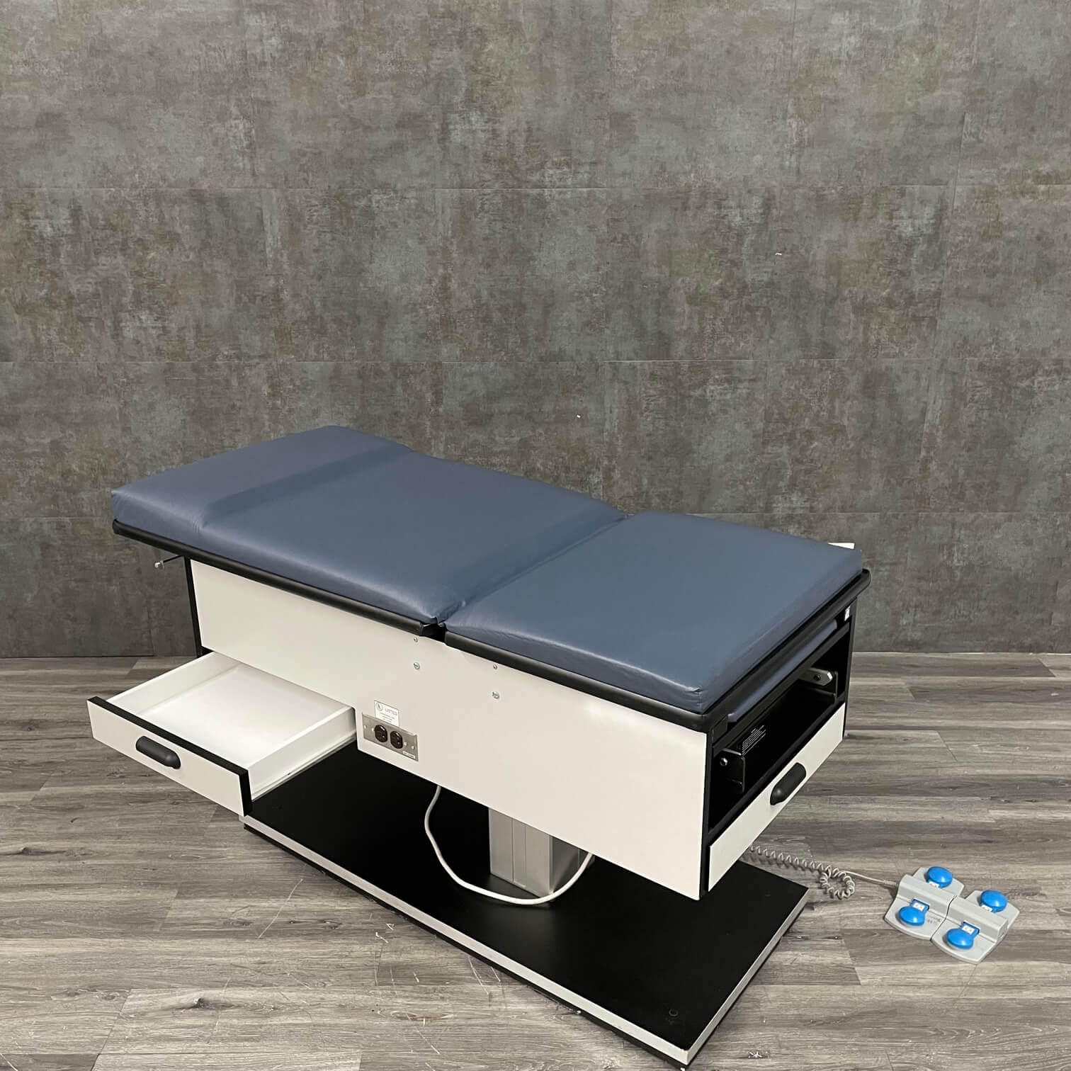 Powermatic Exam Table,Wheelchair accessible table,Hausmann Angelus