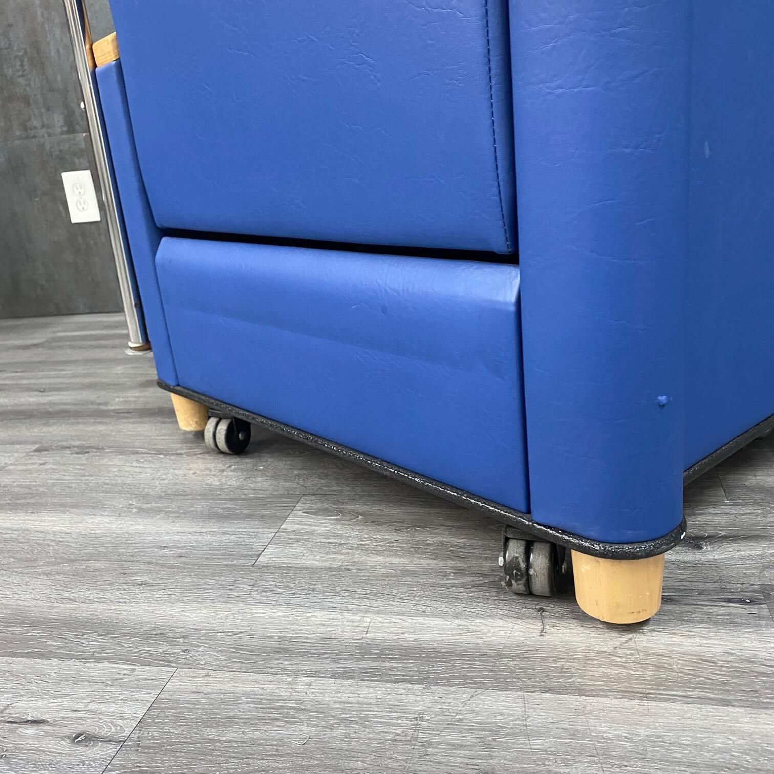 Heavy Duty Infusion Chair Recliner with Iv Pole - NMD -Angelus Medical