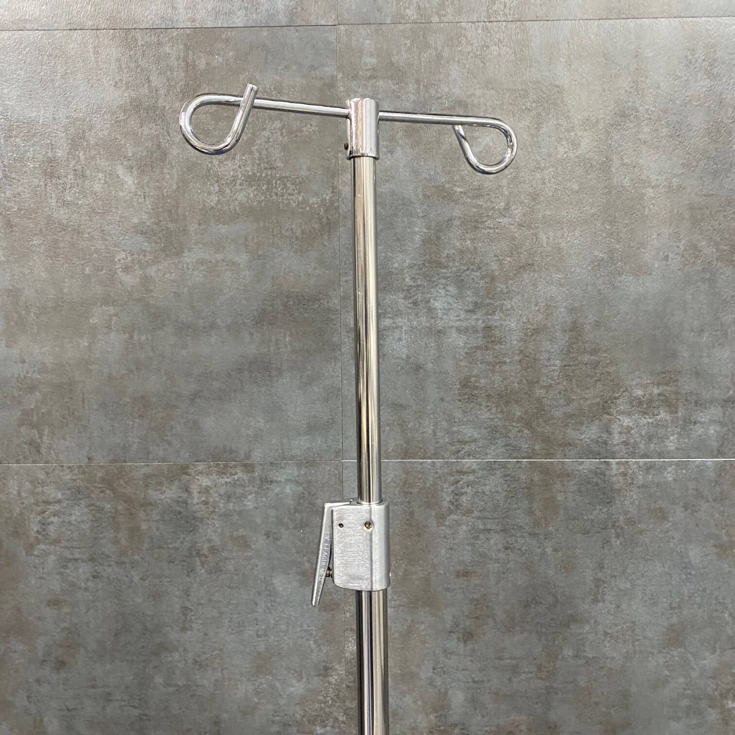 Heavy Duty Infusion Chair Recliner with Iv Pole - NMD -Angelus Medical