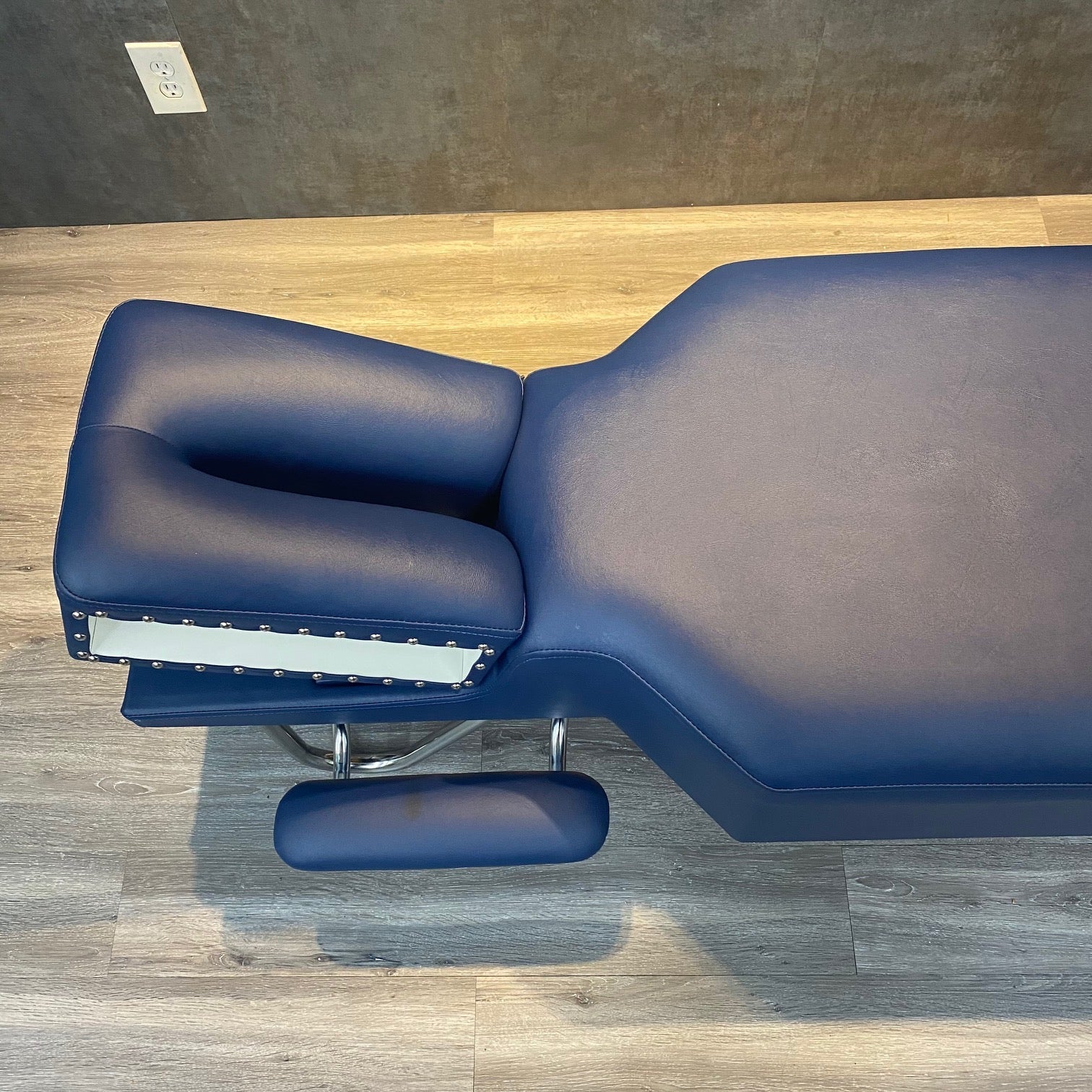 Heavy Duty Manual Massage Table (Refurbished) - Angelus Medical and Optical -Angelus Medical