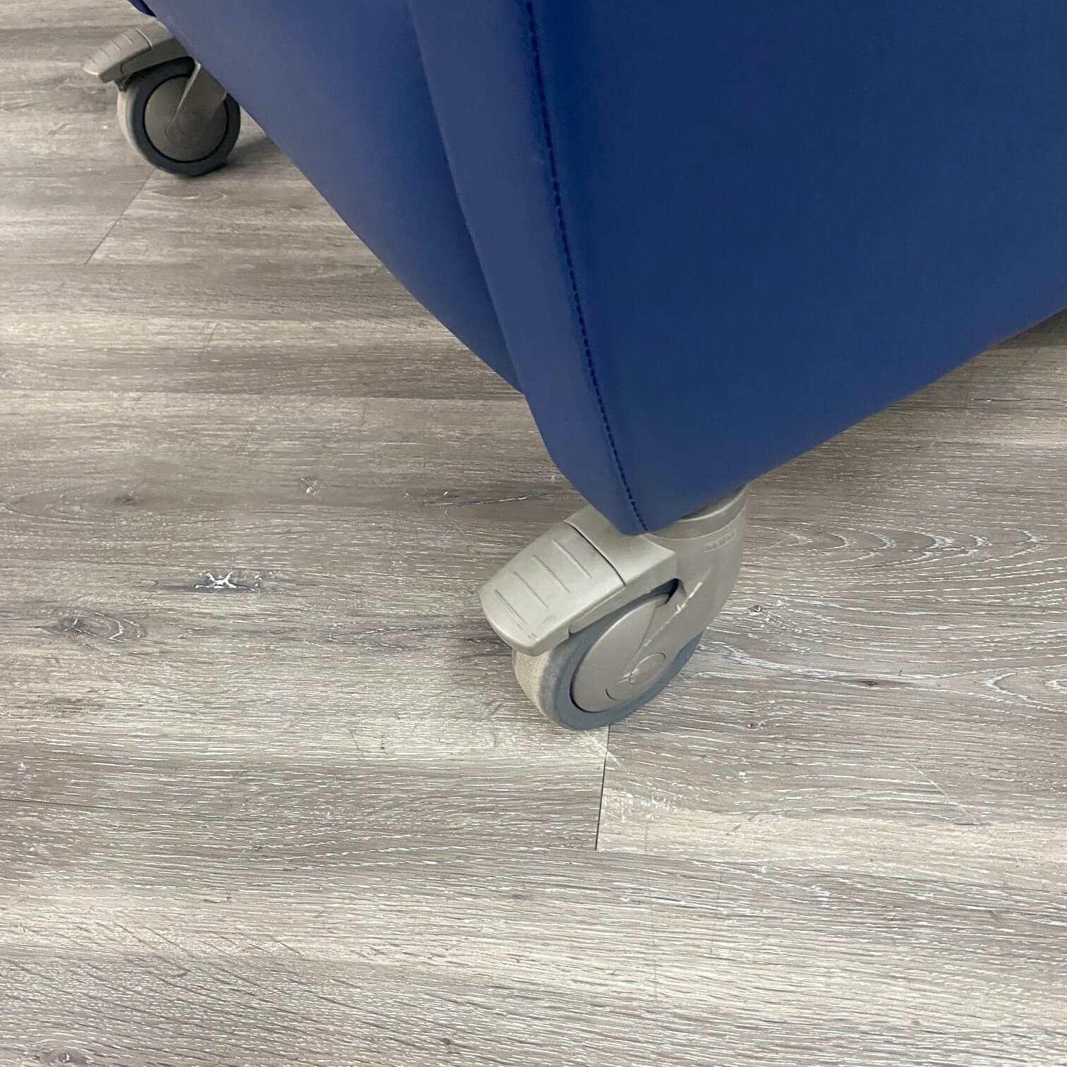 Heavy Duty Medical Recliner / Infusion Chair - Krug -Angelus Medical