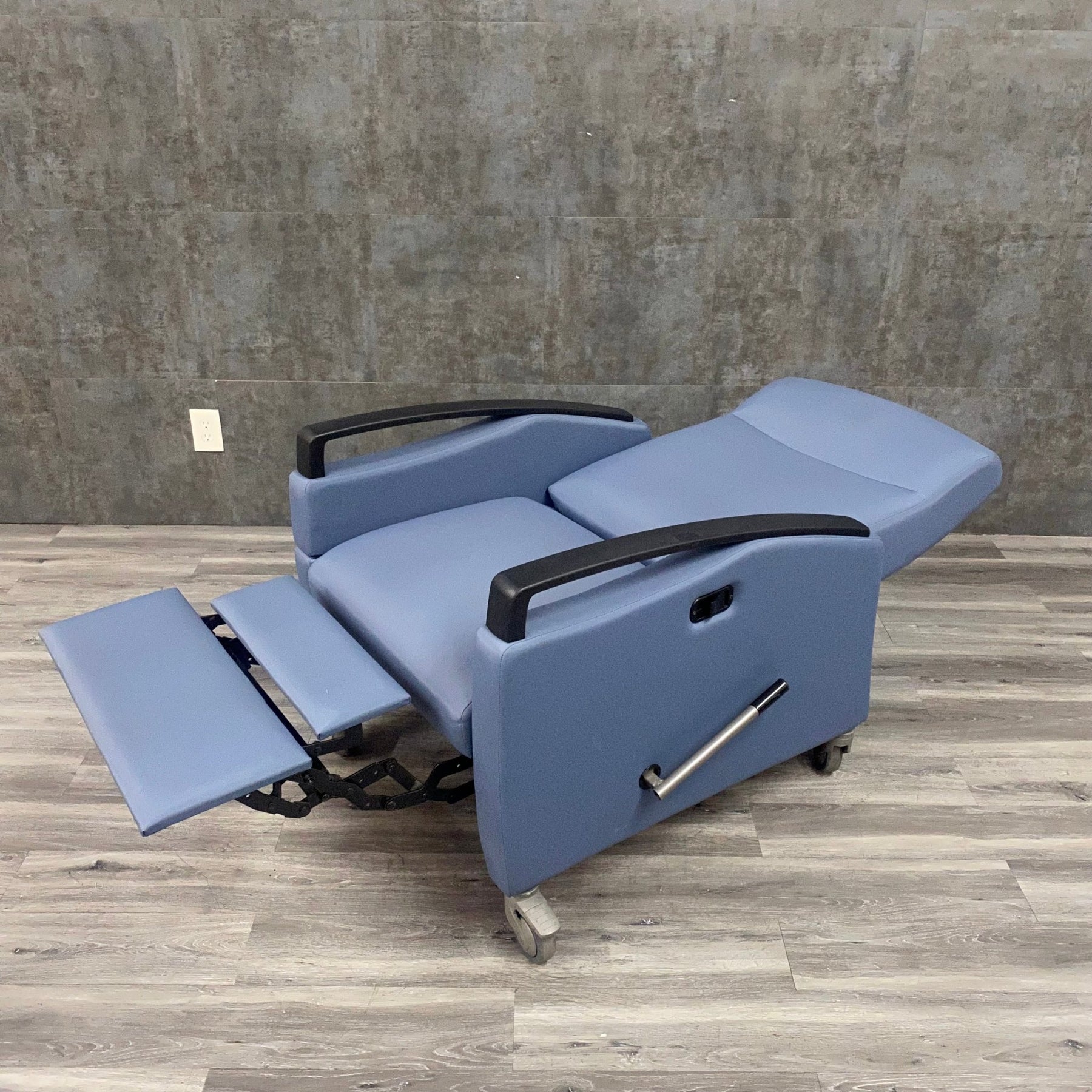 Medical Injection Chair Heavy Duty Medical Recliner / Infusion Chair