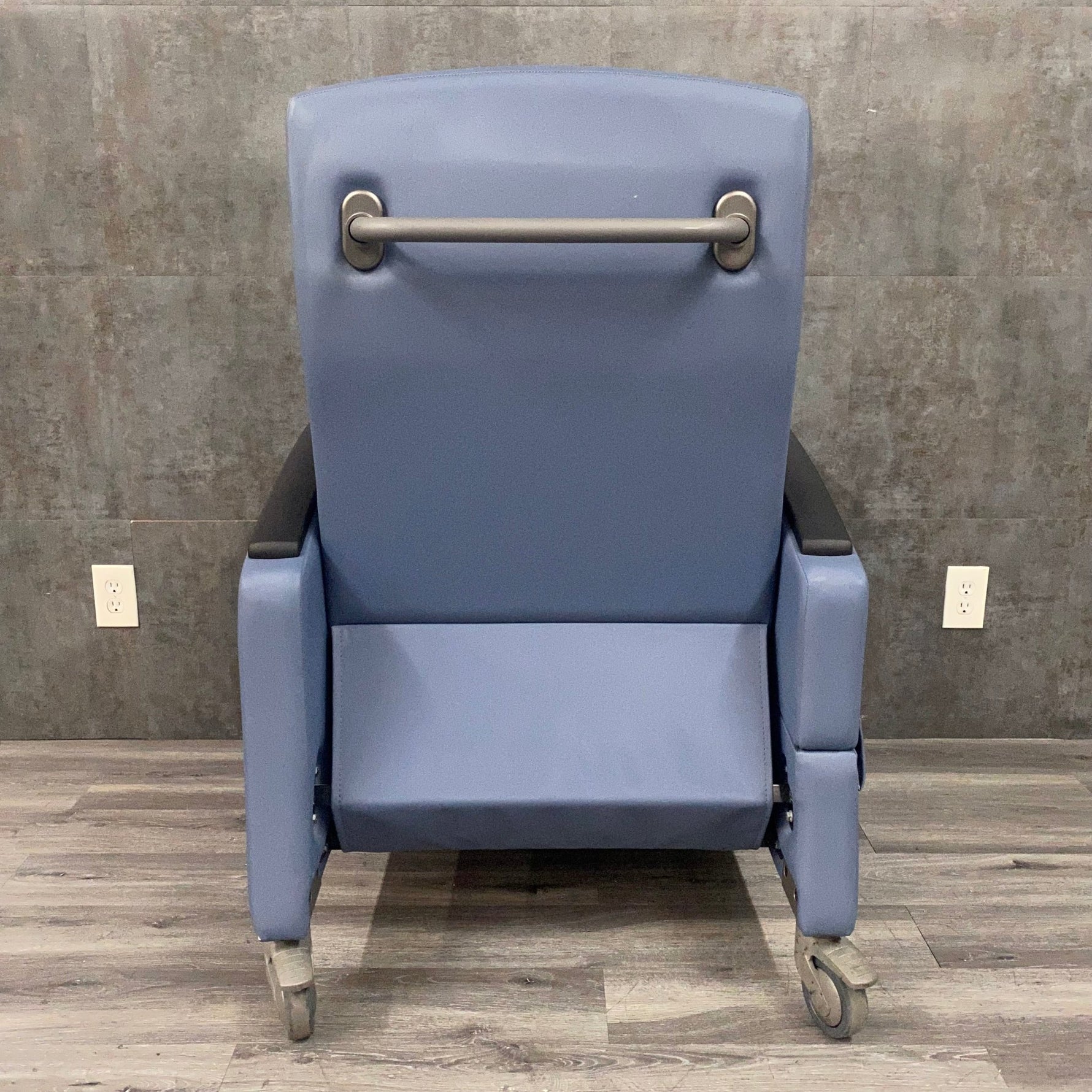Heavy Duty Medical Recliner / Infusion Chair - Krug -Angelus Medical