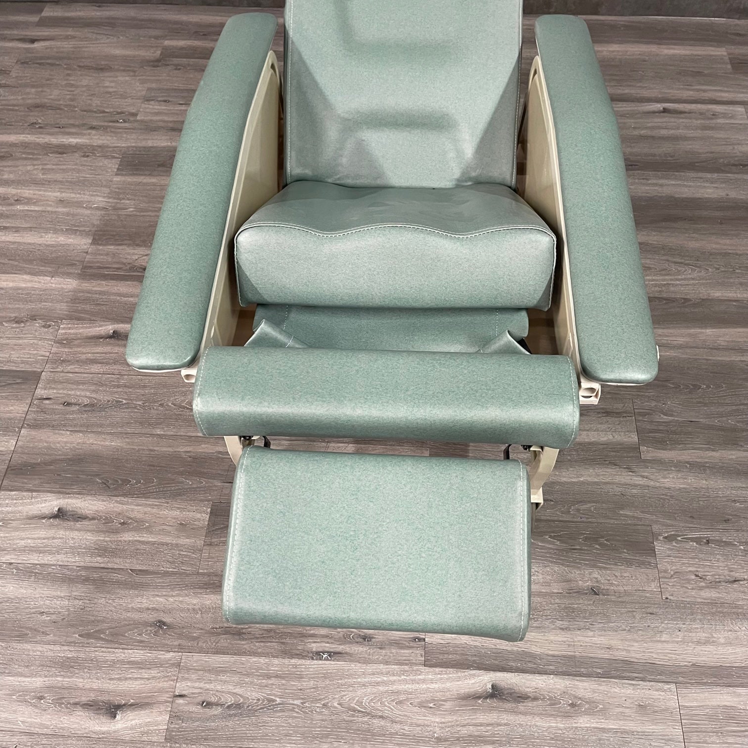 Invacare Clinical Recliner (Used) - Invacare -Angelus Medical