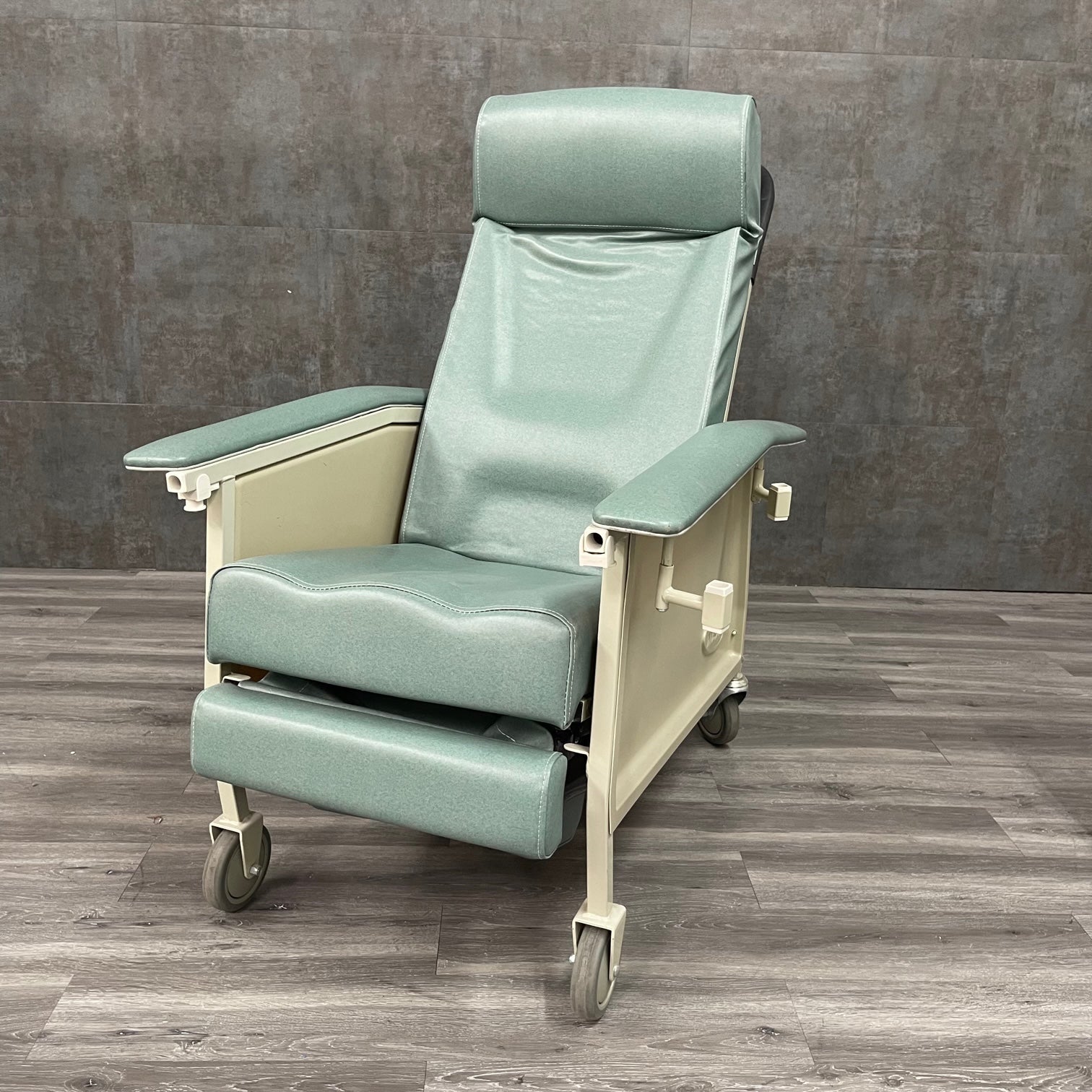 Invacare Clinical Recliner, Angelus Medical, Invacare – Angelus Medical ...