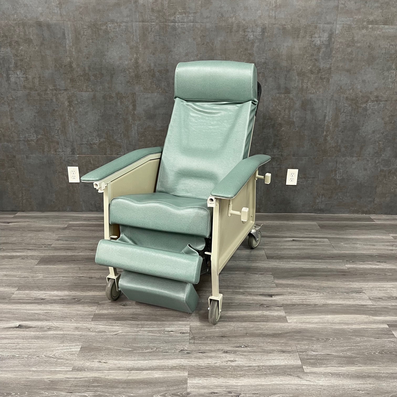 Invacare Clinical Recliner, Angelus Medical, Invacare – Angelus Medical ...