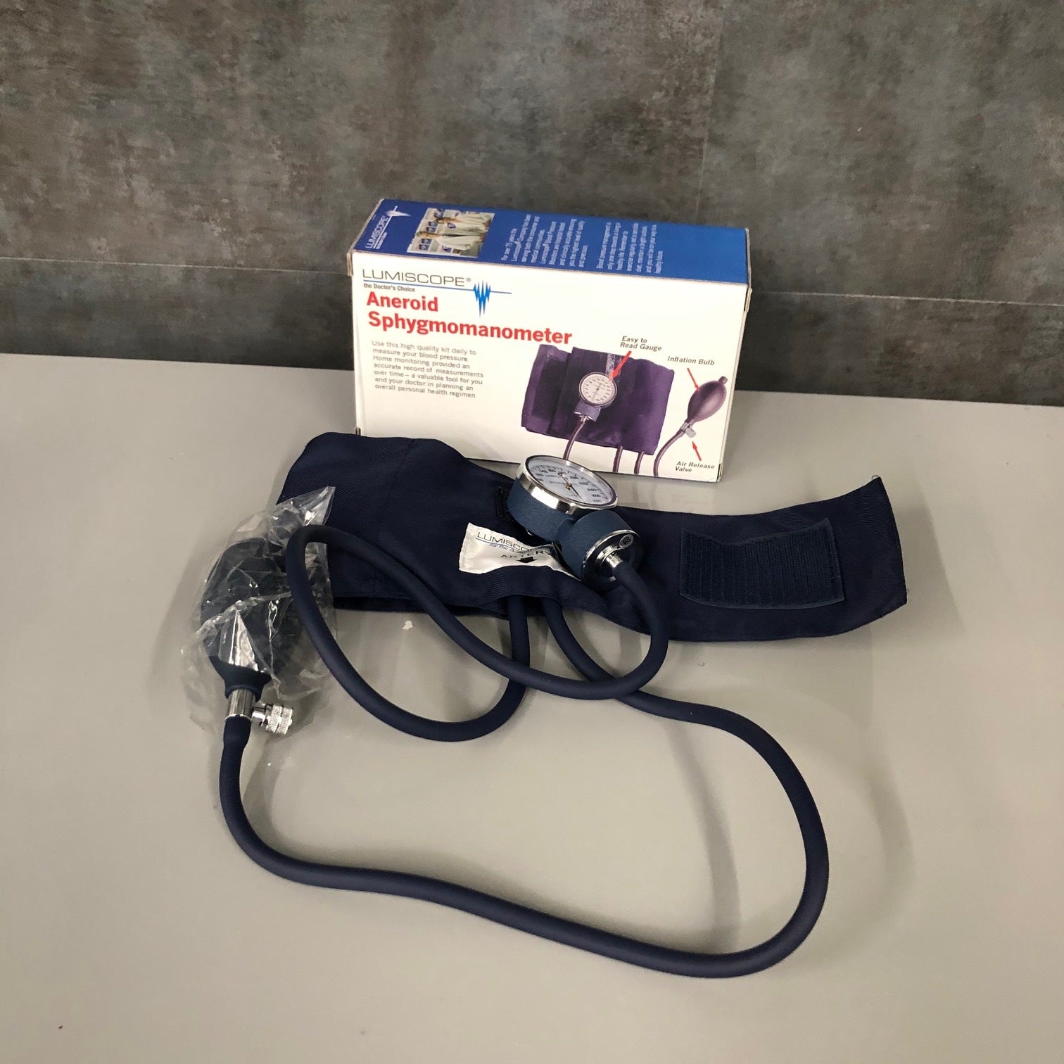 Lumiscope Aneroid sphygmomanometer (New) - Lumiscope -Angelus Medical