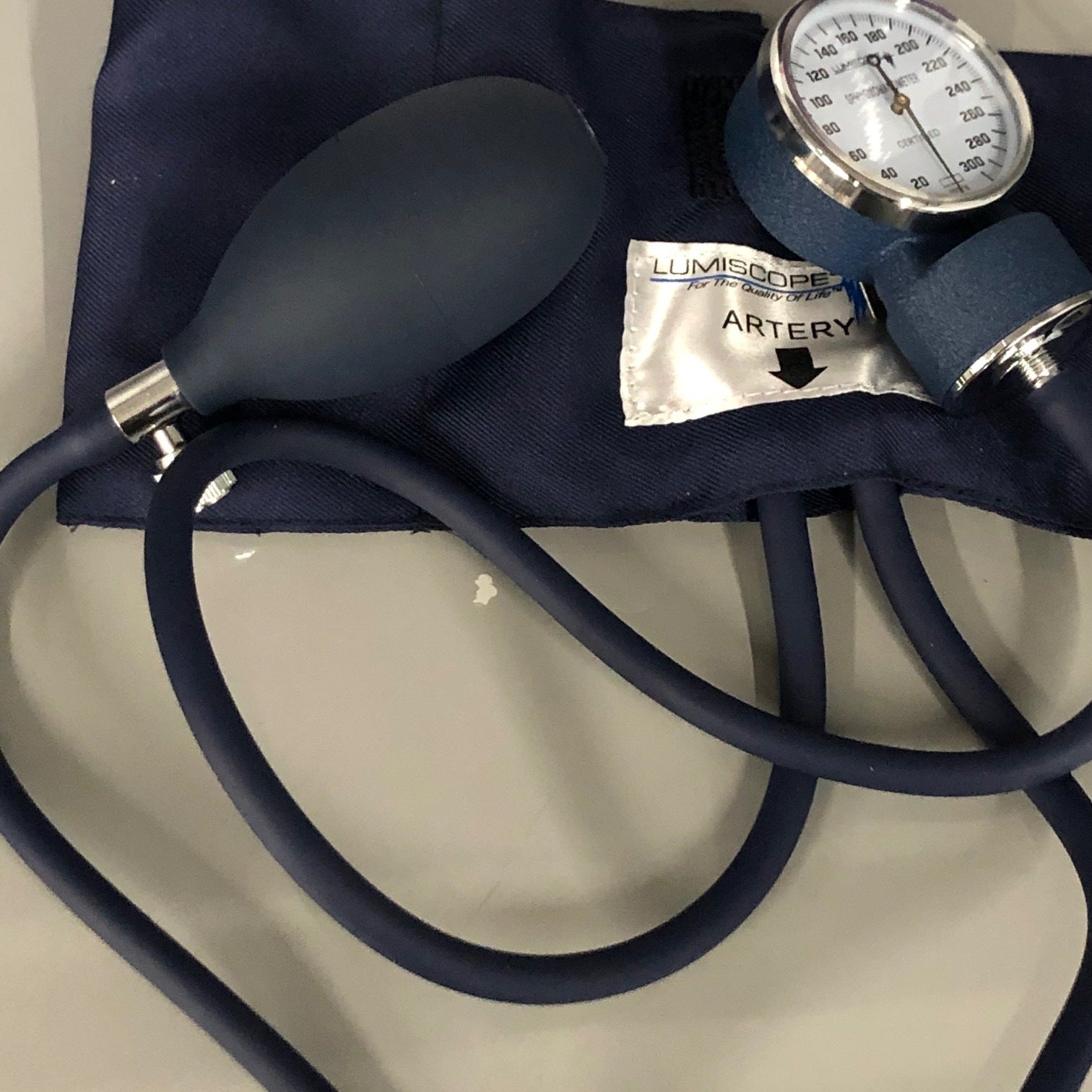 Lumiscope Aneroid sphygmomanometer (New) - Lumiscope -Angelus Medical