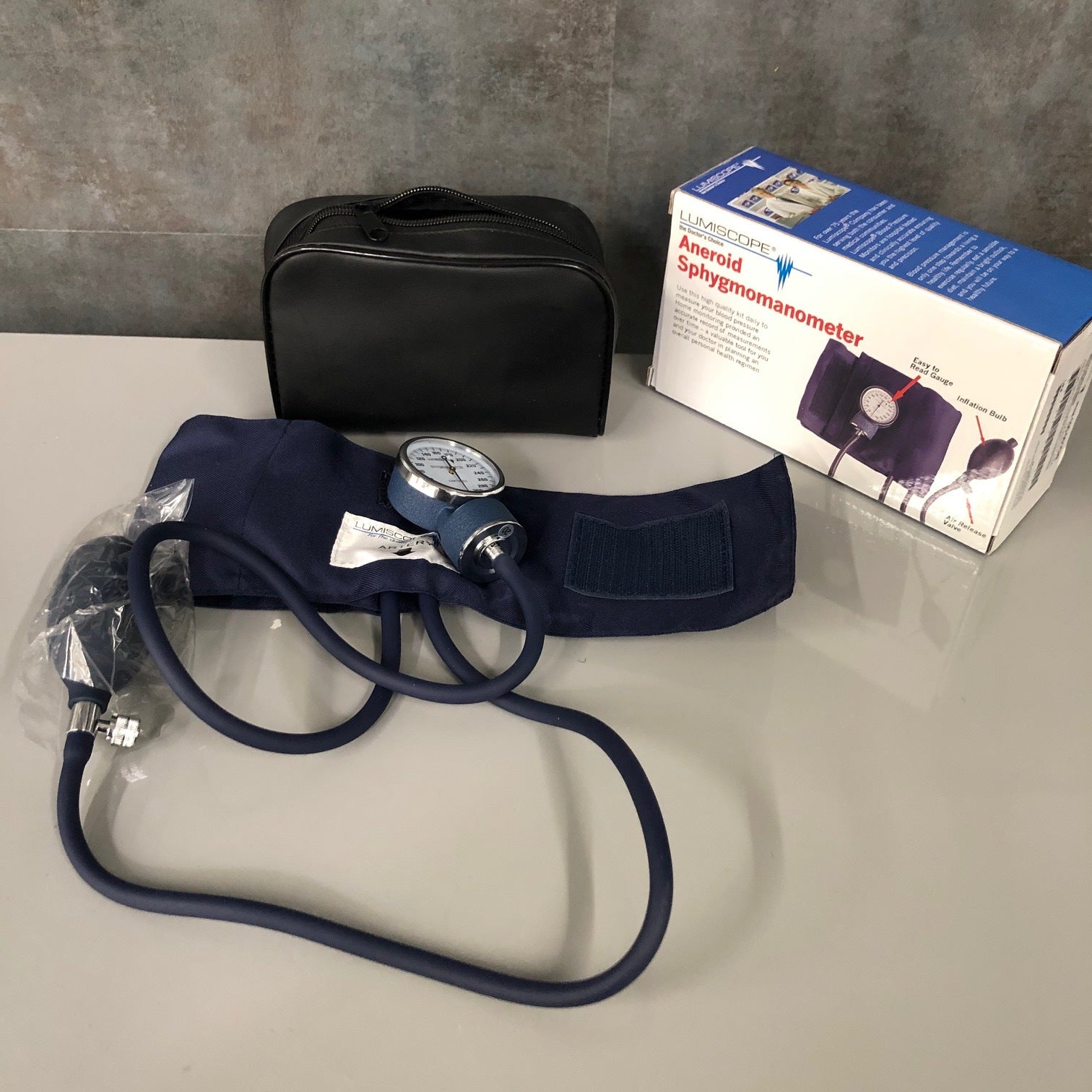 Lumiscope Aneroid sphygmomanometer (New) - Lumiscope -Angelus Medical