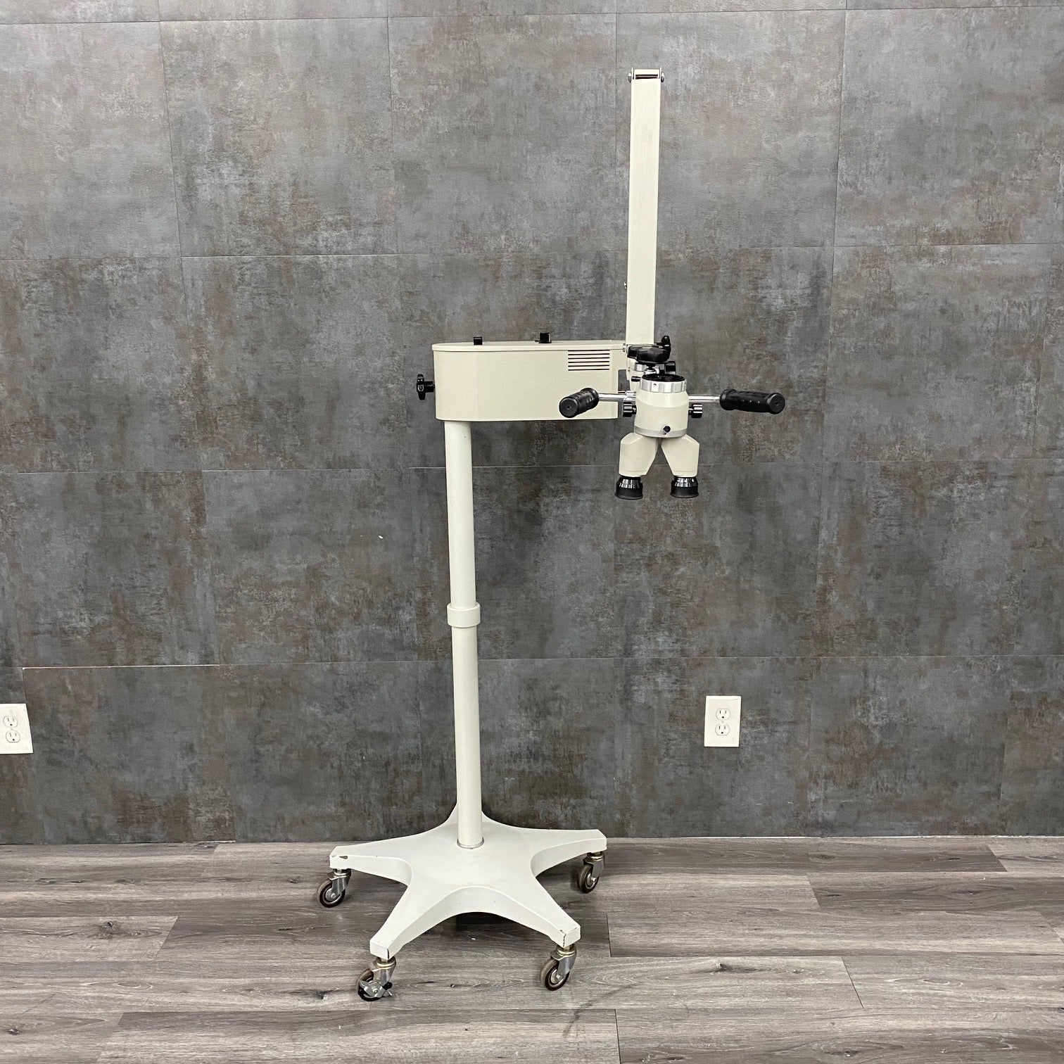 L&W ENT/Dental Surgical Microscope - L&W -Angelus Medical