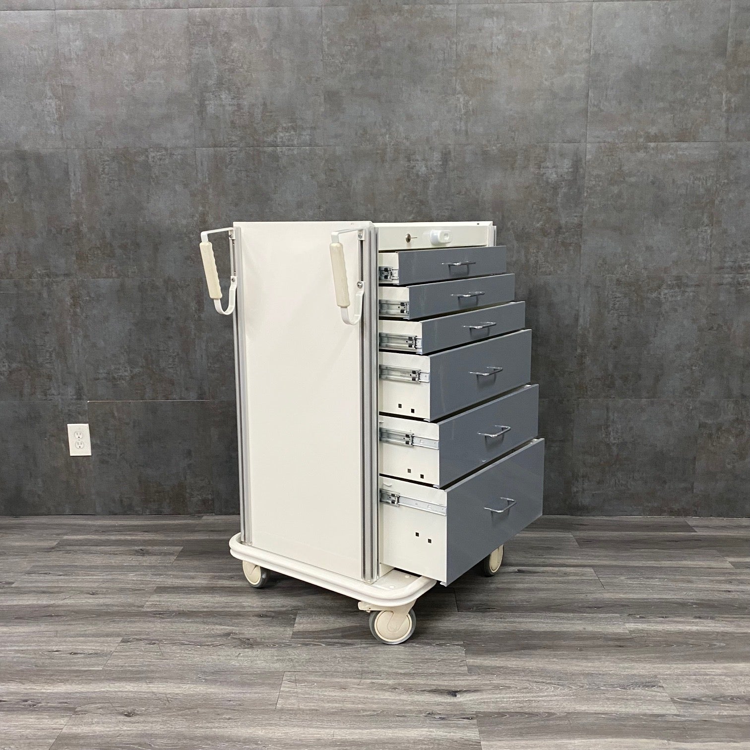 Medical Cart with 6 Drawers and Lock and Key (Refurbished) - Armstrong Medical -Angelus Medical