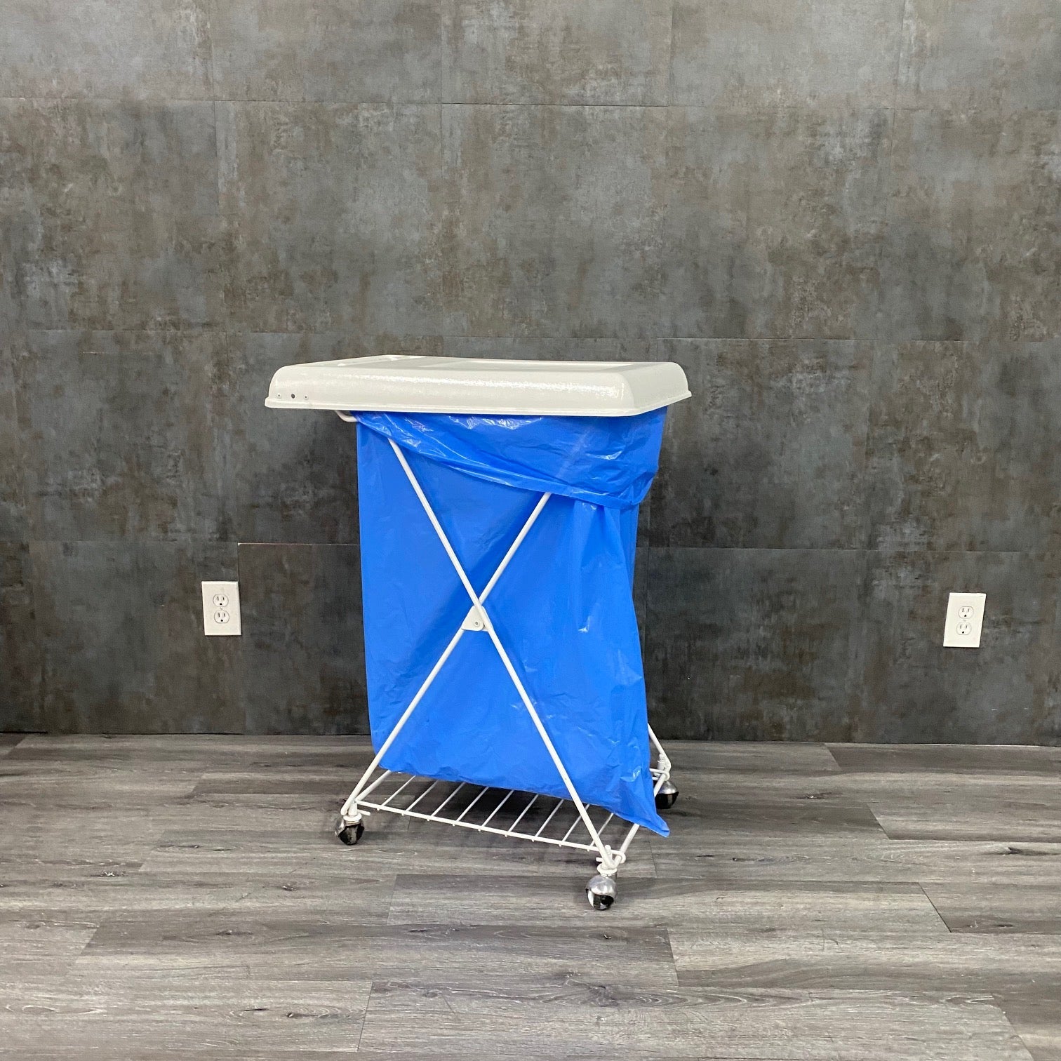 Medical Hamper with Lid (Used) - NMD -Angelus Medical