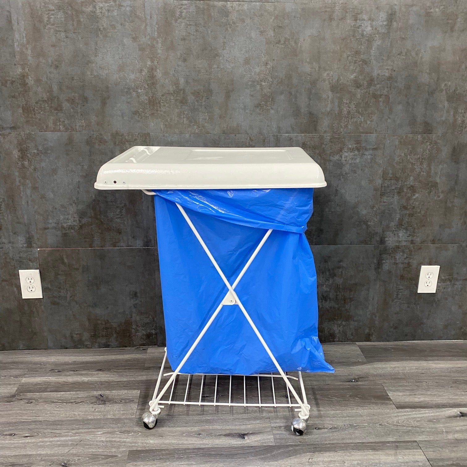 Medical Hamper with Lid (Used) - NMD -Angelus Medical