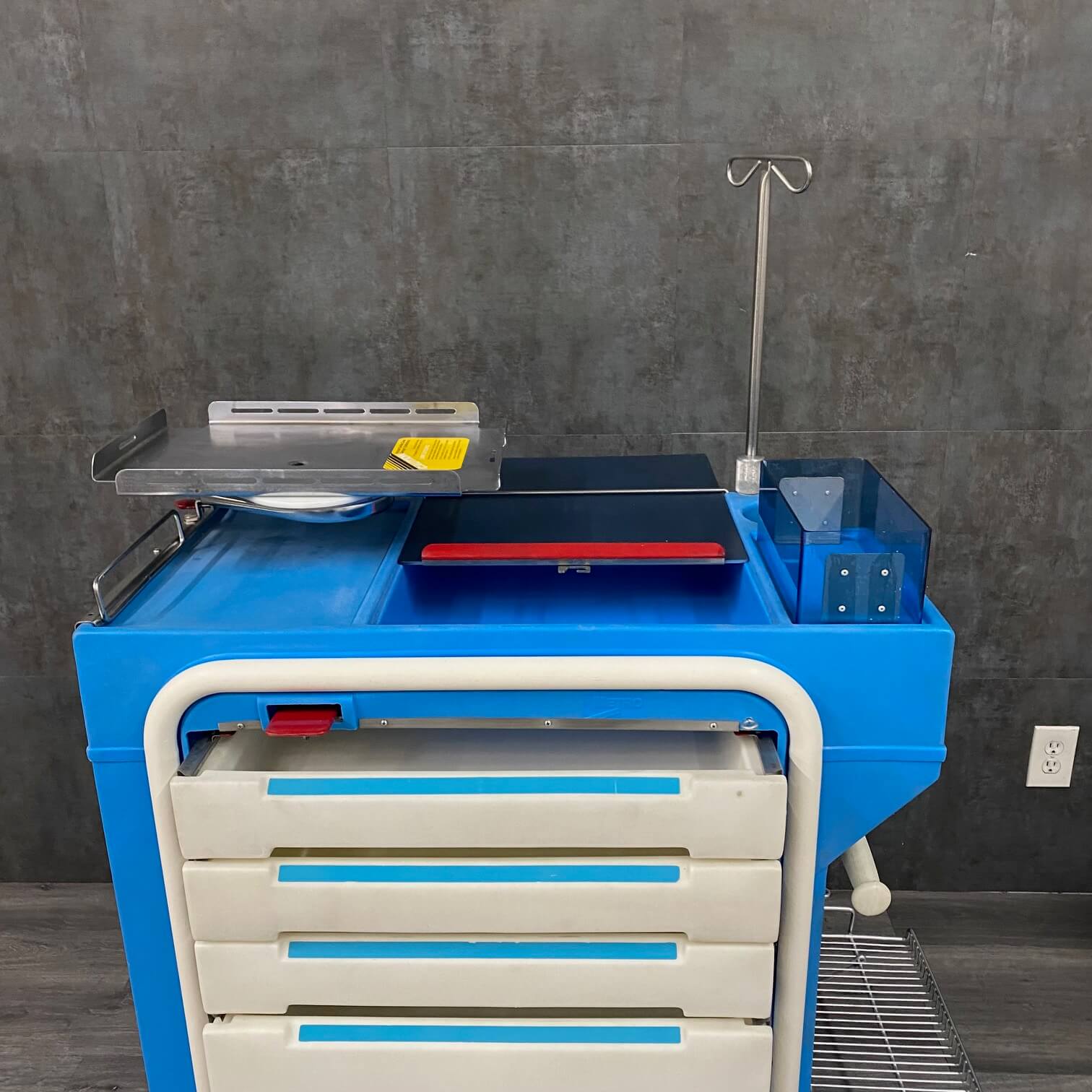 Metro Lifeline Medical Crash Cart - Metro -Angelus Medical