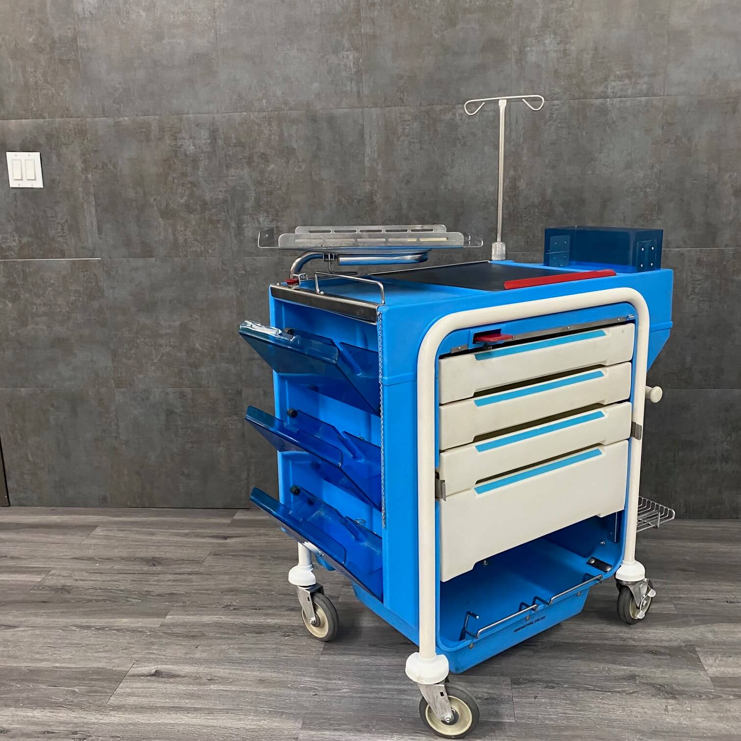 Metro Lifeline Medical Crash Cart Angelus Medical and Optical