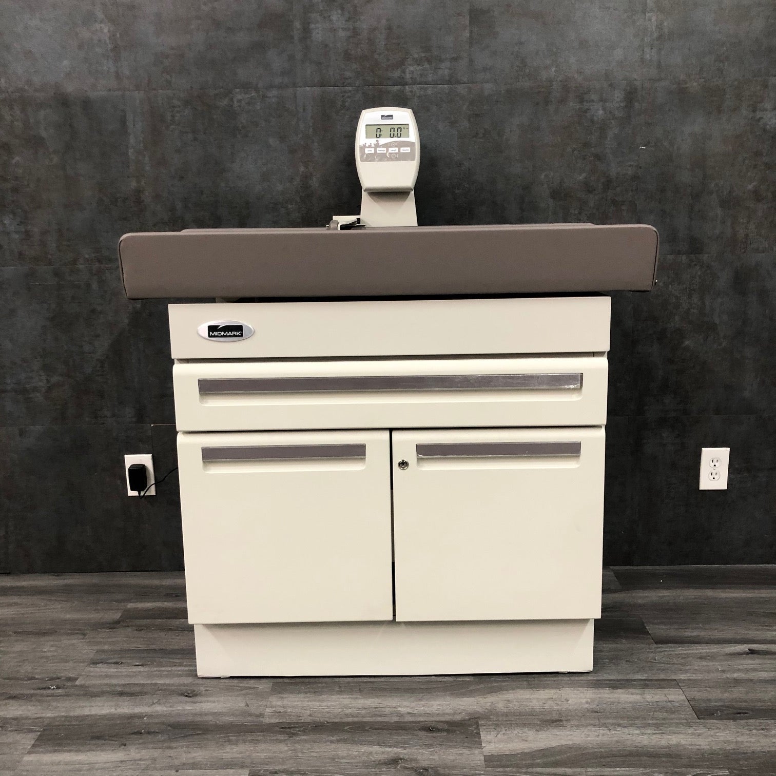 Midmark 640 Pediatric Exam Table - Midmark Ritter -Angelus Medical