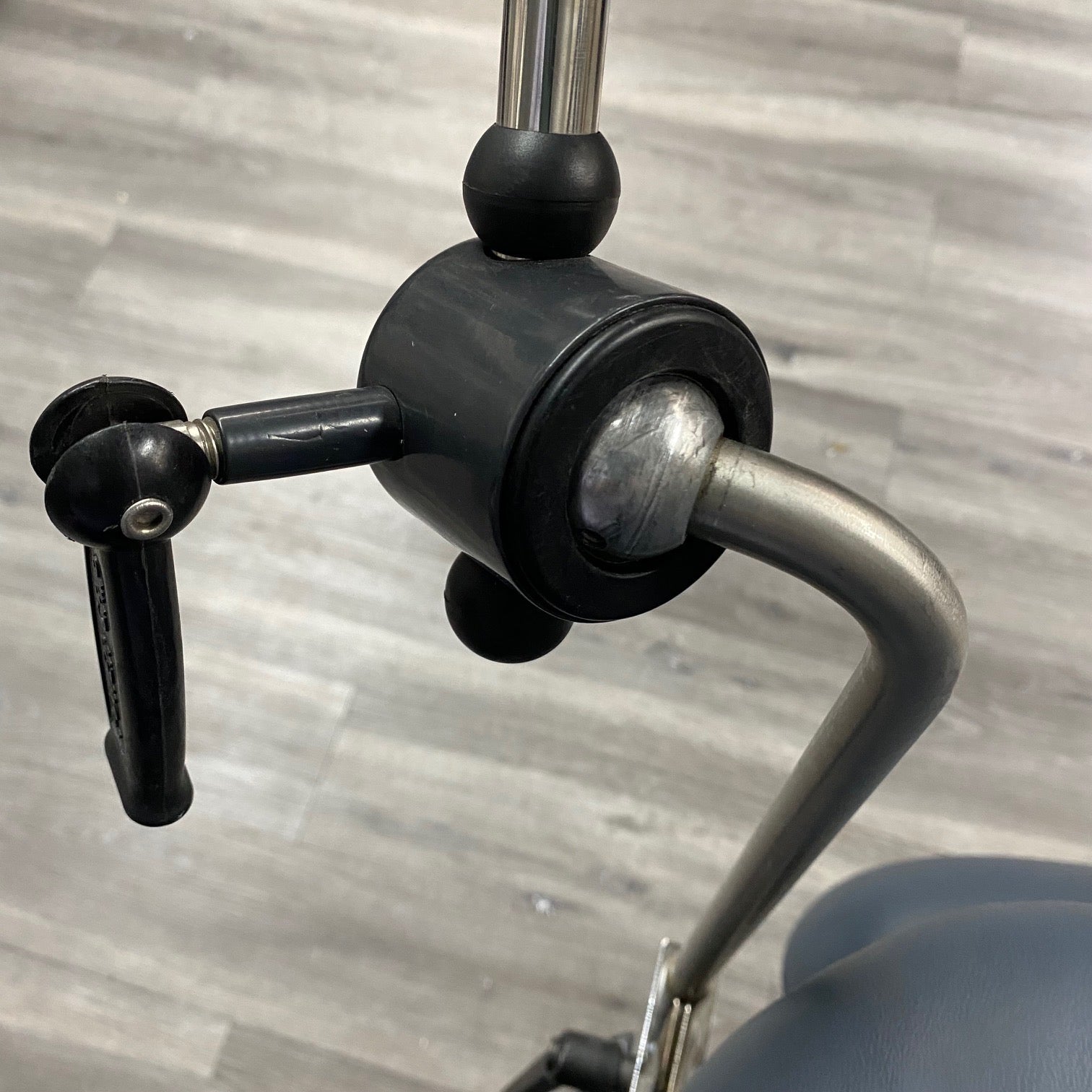 Midmark Articulating Knee Crutch - For sale in Los Angeles California