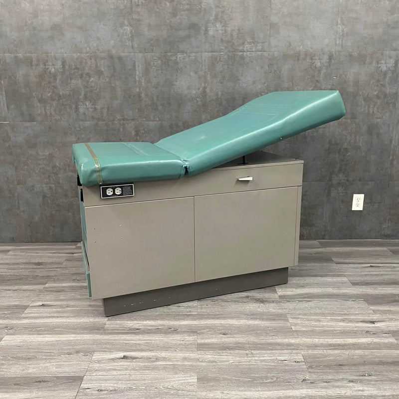 Midmark Ritter 104 series Exam Table