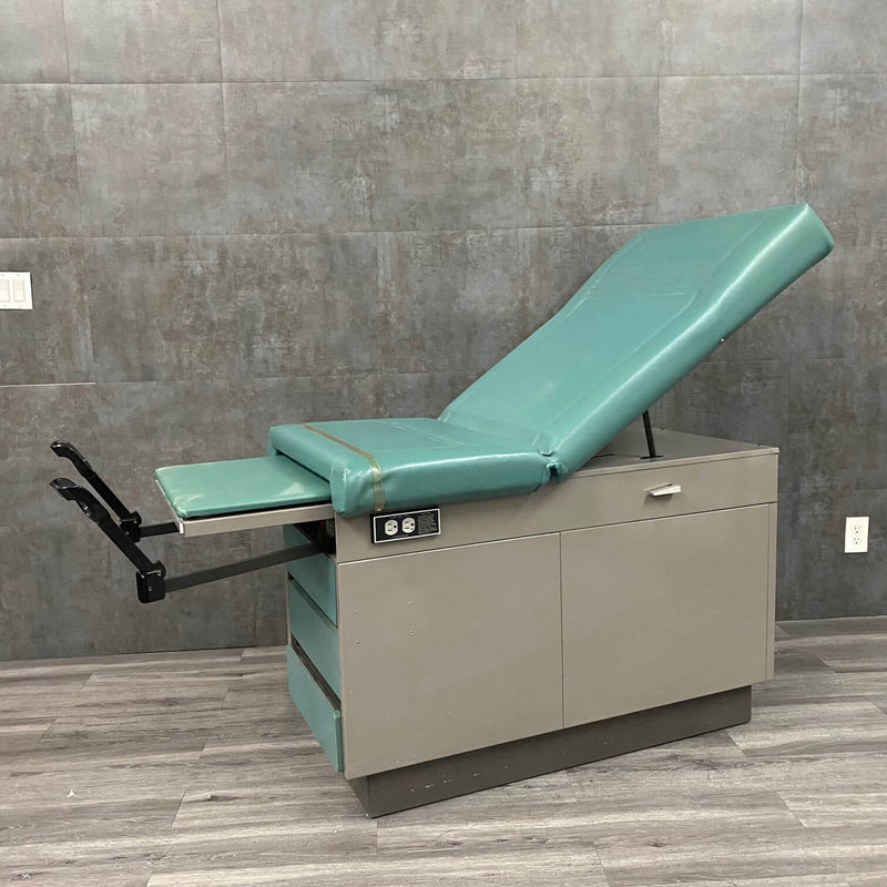 Midmark Ritter 104 series Exam Table