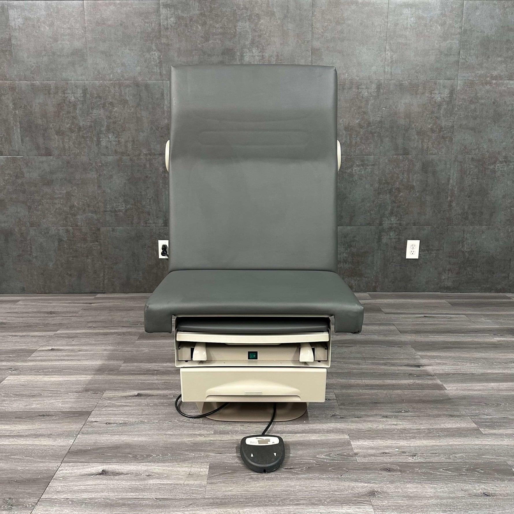 Buy  Now Midmark Ritter 222 Power Exam Table for sale at Angelus Medical