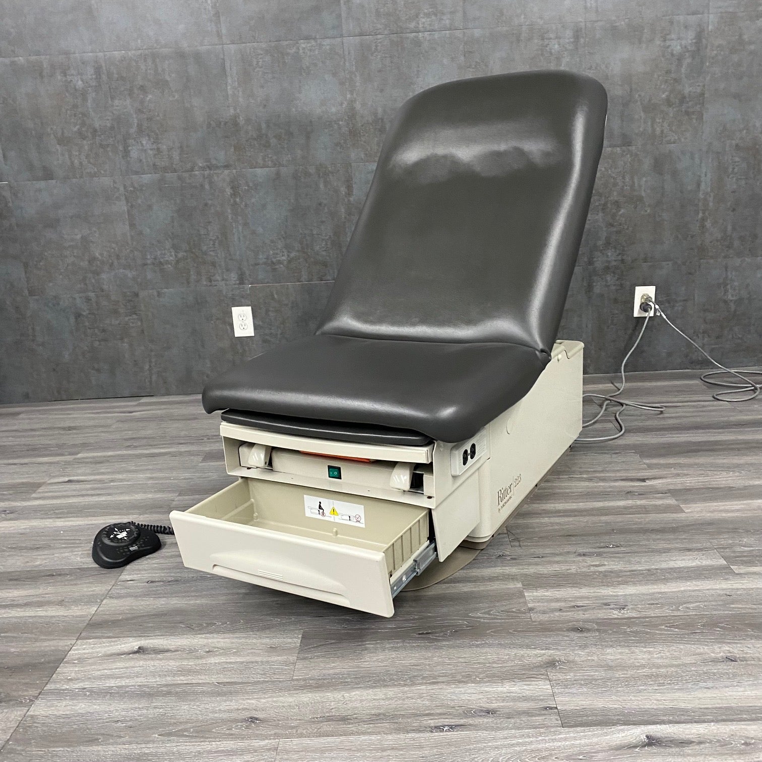 Exam Table,Midmark 223,Ritter 223,Ritter exam table Angelus Medical and Optical