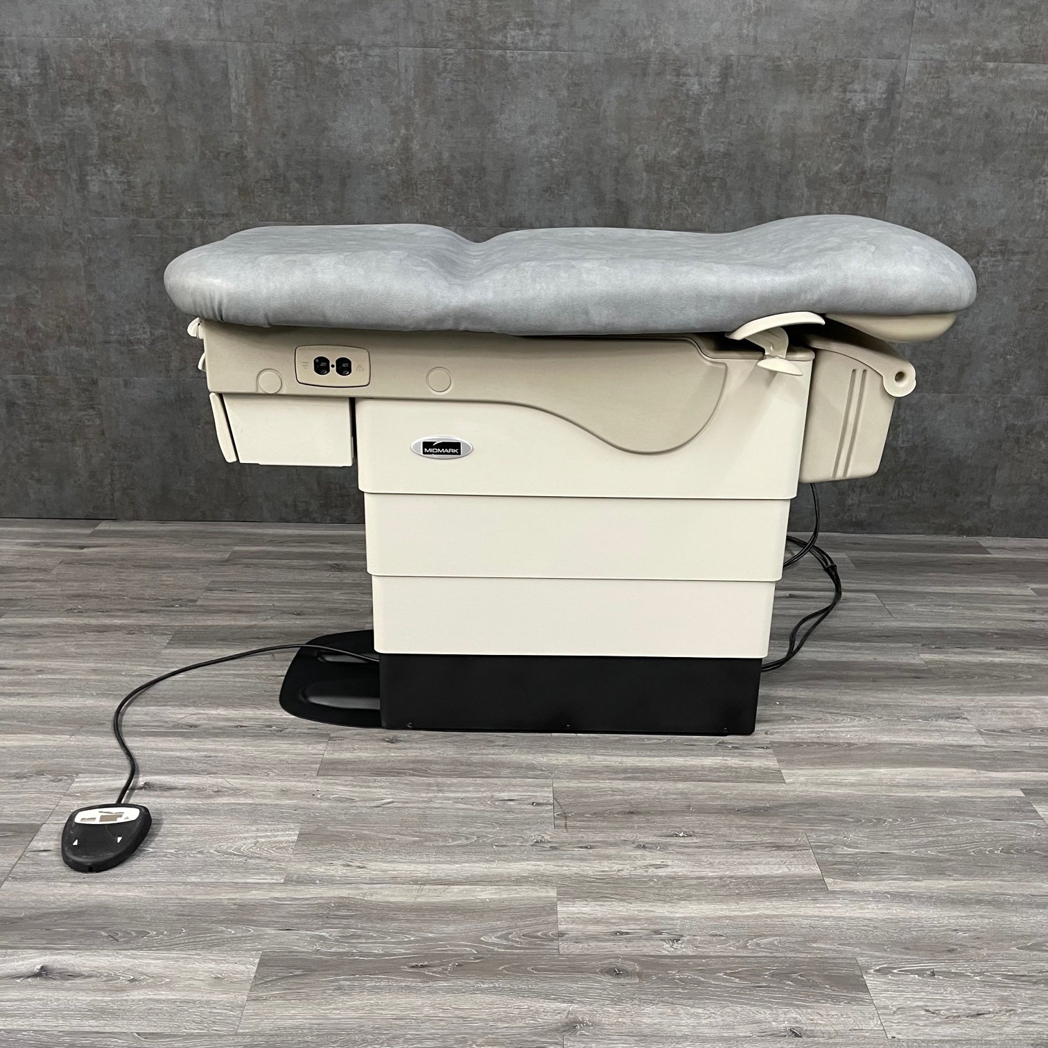 Midmark Ritter 622 Power Exam table - Midmark Ritter -Angelus Medical