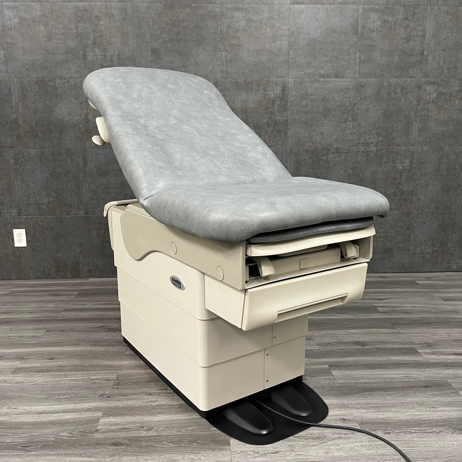Midmark Ritter 622 Power Exam table - Midmark Ritter -Angelus Medical