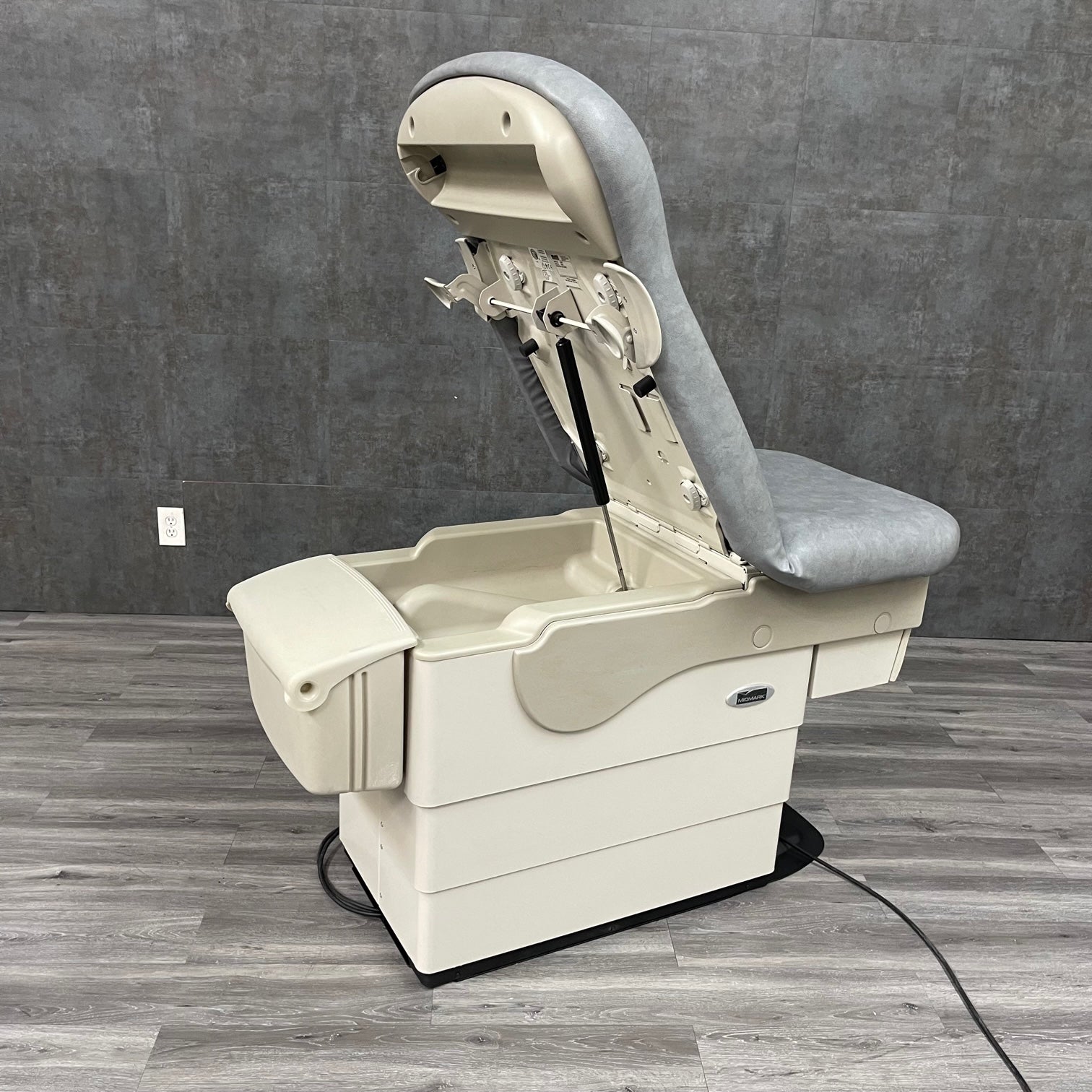 Midmark Ritter 622 Power Exam table - Midmark Ritter -Angelus Medical