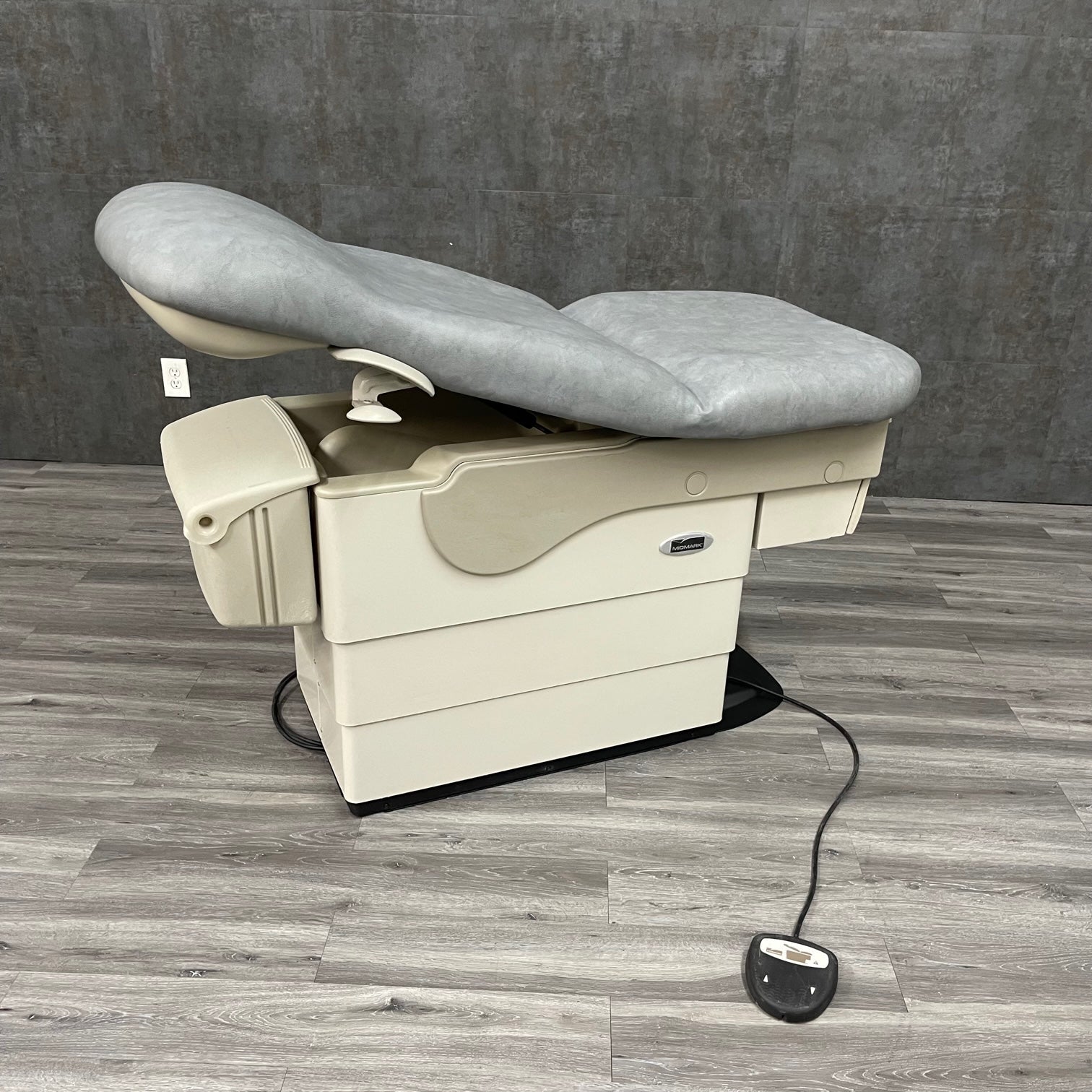 Midmark Ritter 622 Power Exam table - Midmark Ritter -Angelus Medical