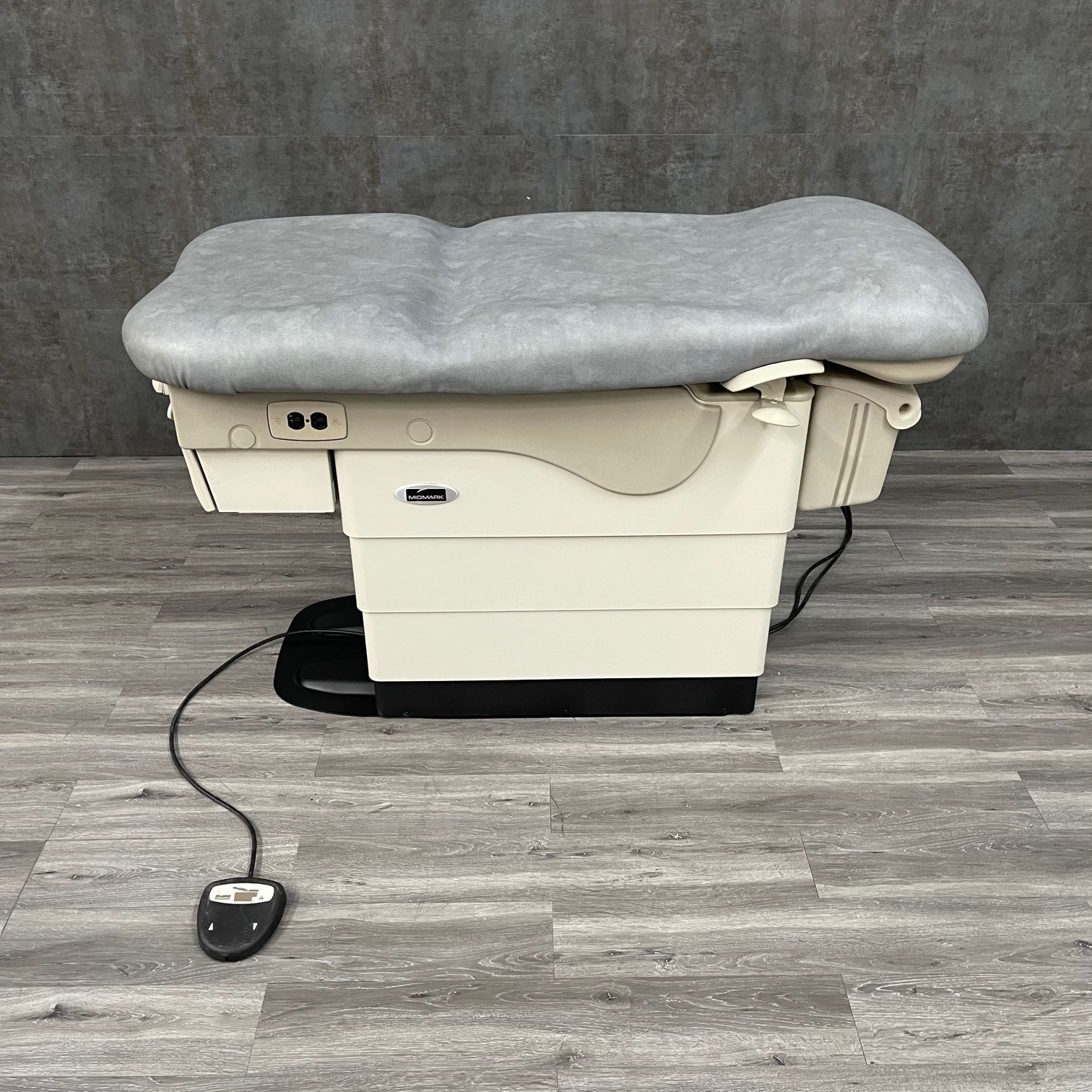 Midmark Ritter 622 Power Exam table - Midmark Ritter -Angelus Medical