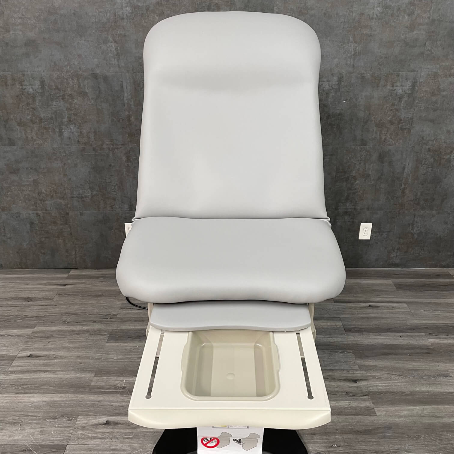 Exam Table with Pull‑Out Stirrups
