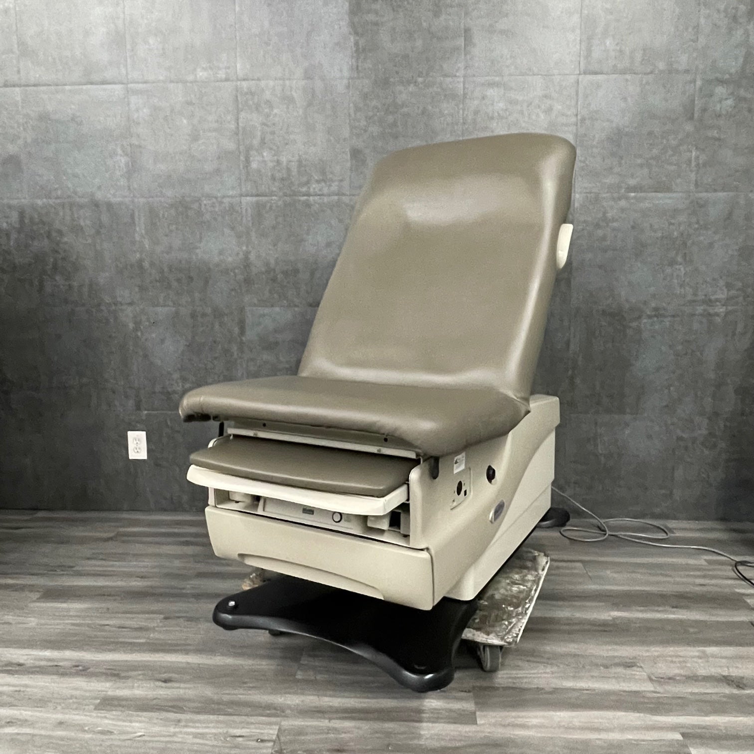 Medical Midmark Ritter exam table near me 