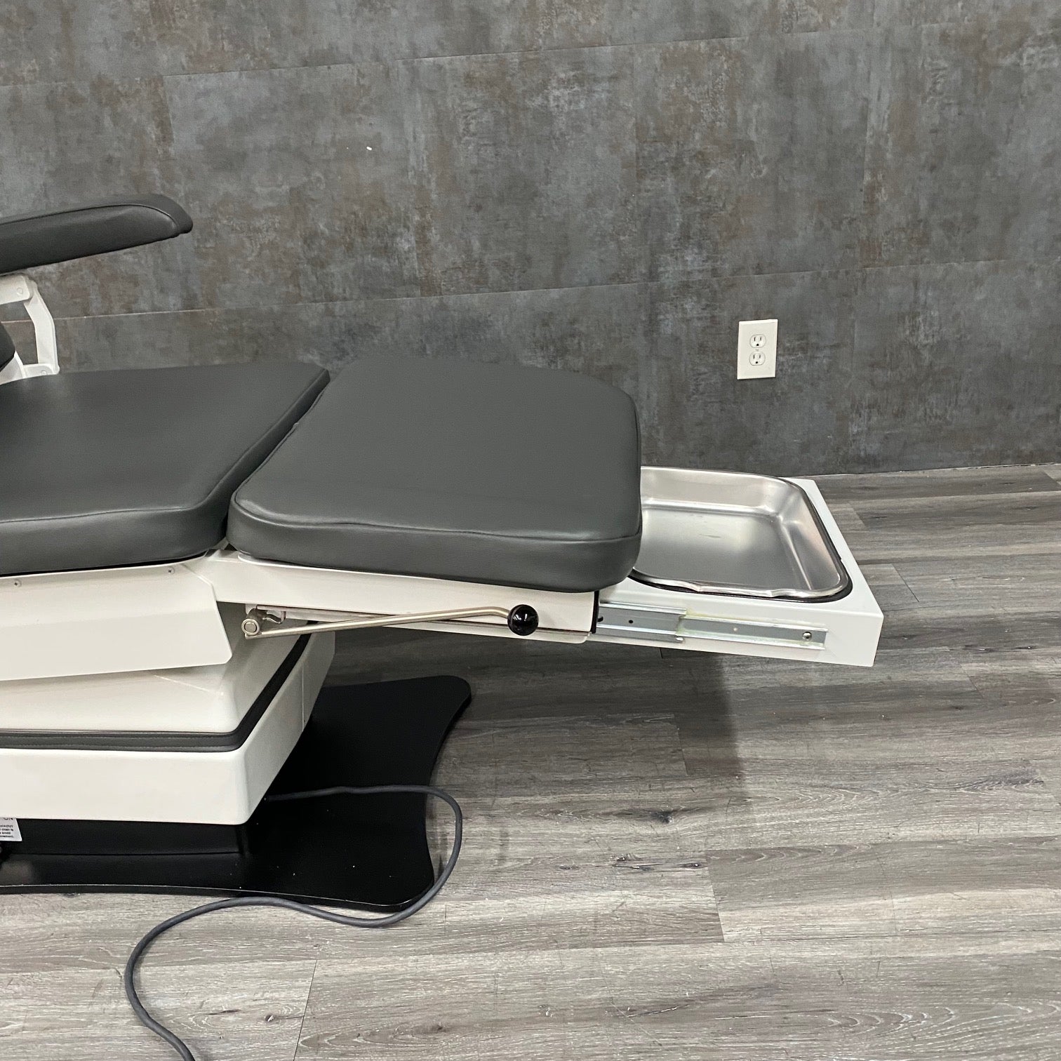 MTI 524 Podiatry Chair - MTI -Angelus Medical