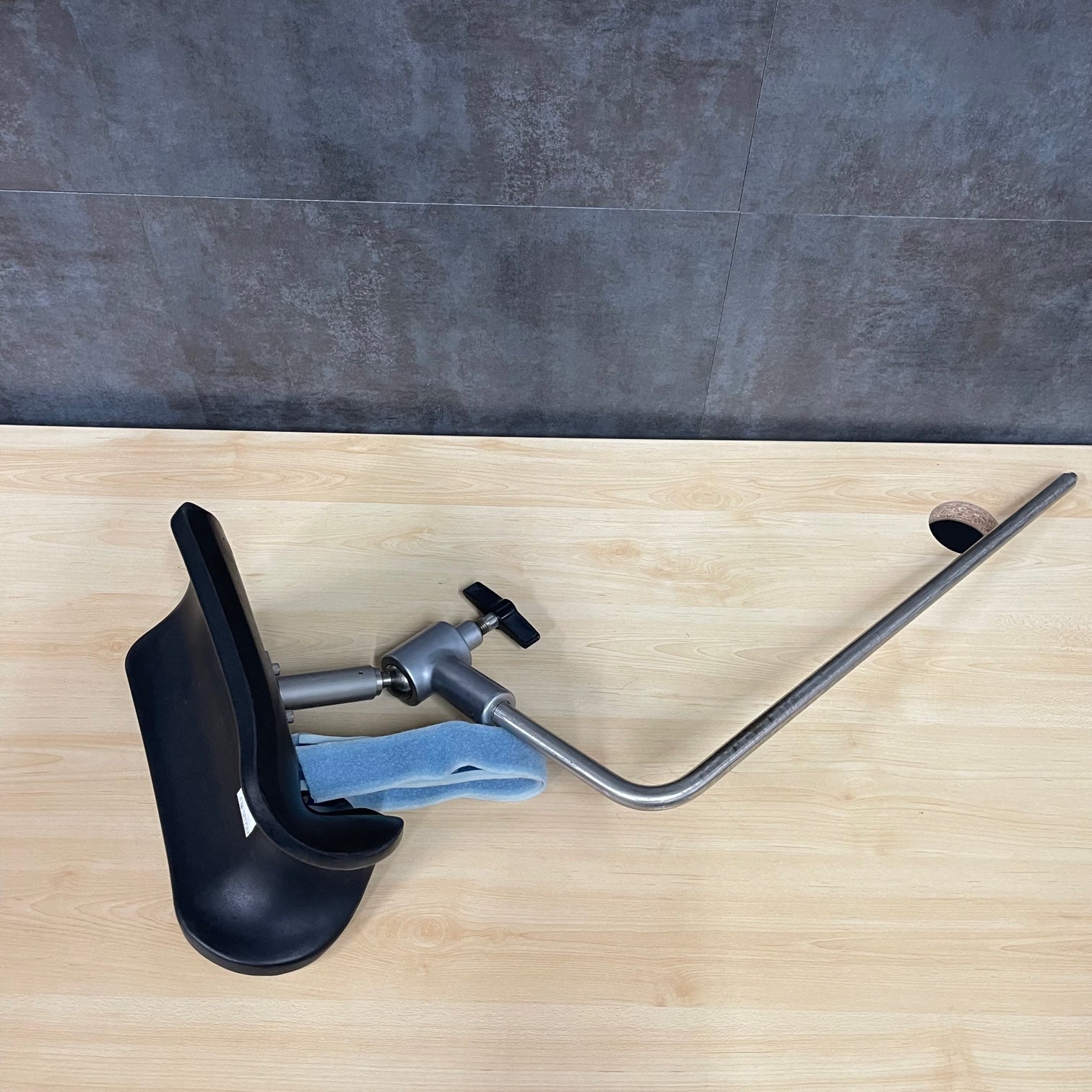 Operating table Leg holder (Used) - NMD -Angelus Medical