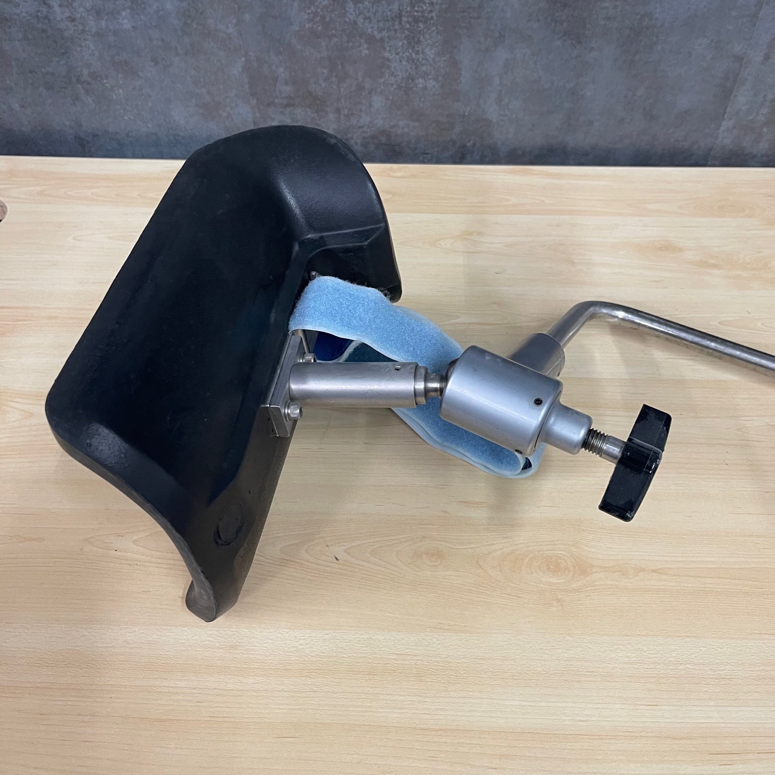 Operating table Leg holder (Used) - NMD -Angelus Medical