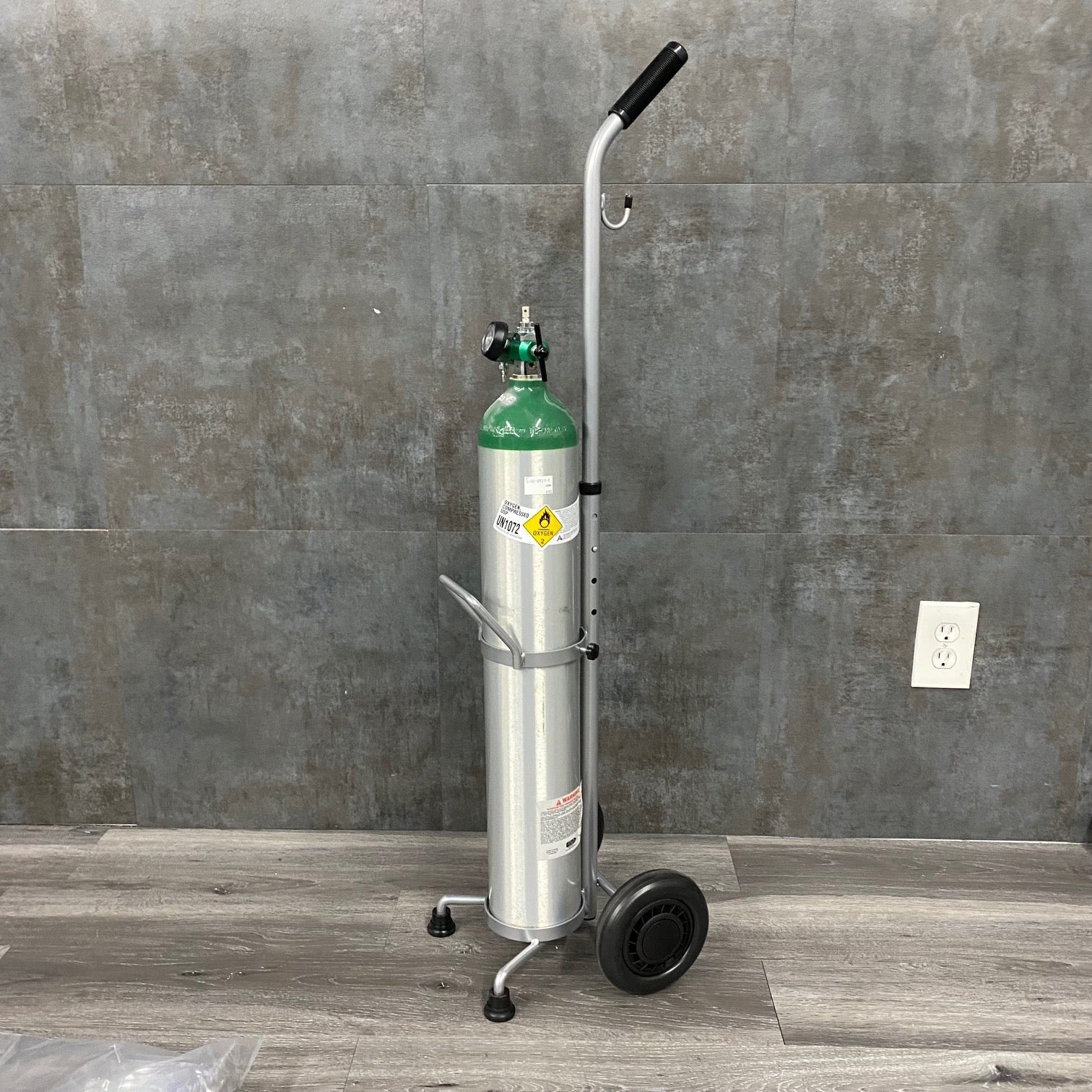 Oxygen Tank Holder (New) - NMD -Angelus Medical