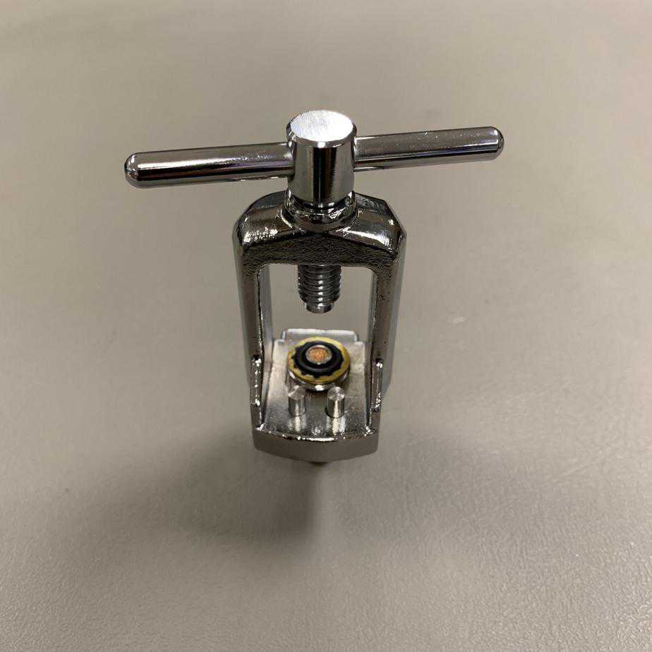 Oxygen Tee Connector CGA-870 (NEW) - Western Medical -Angelus Medical