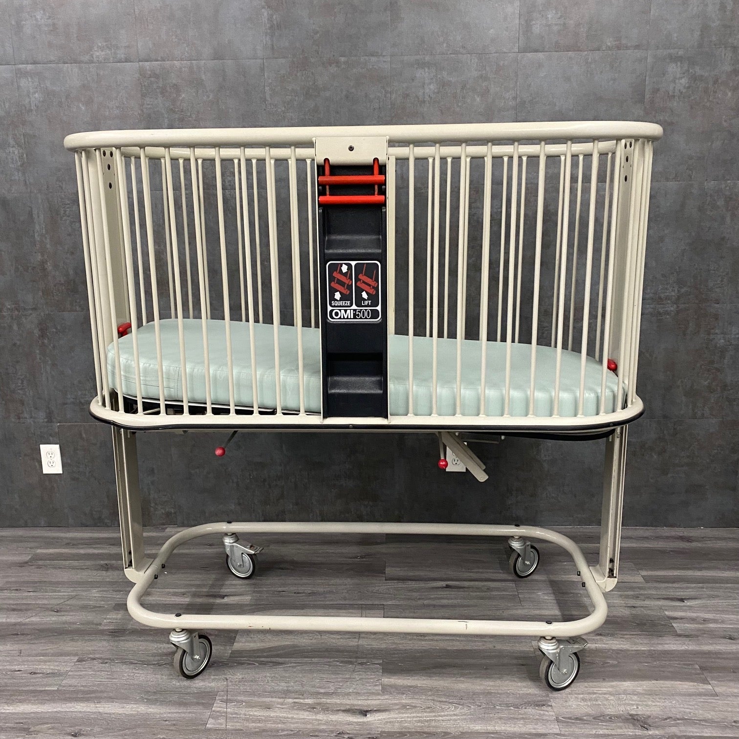 Pedigo Midmark OMI-500 Pediatric Crib Stretcher - Midmark Ritter -Angelus Medical
