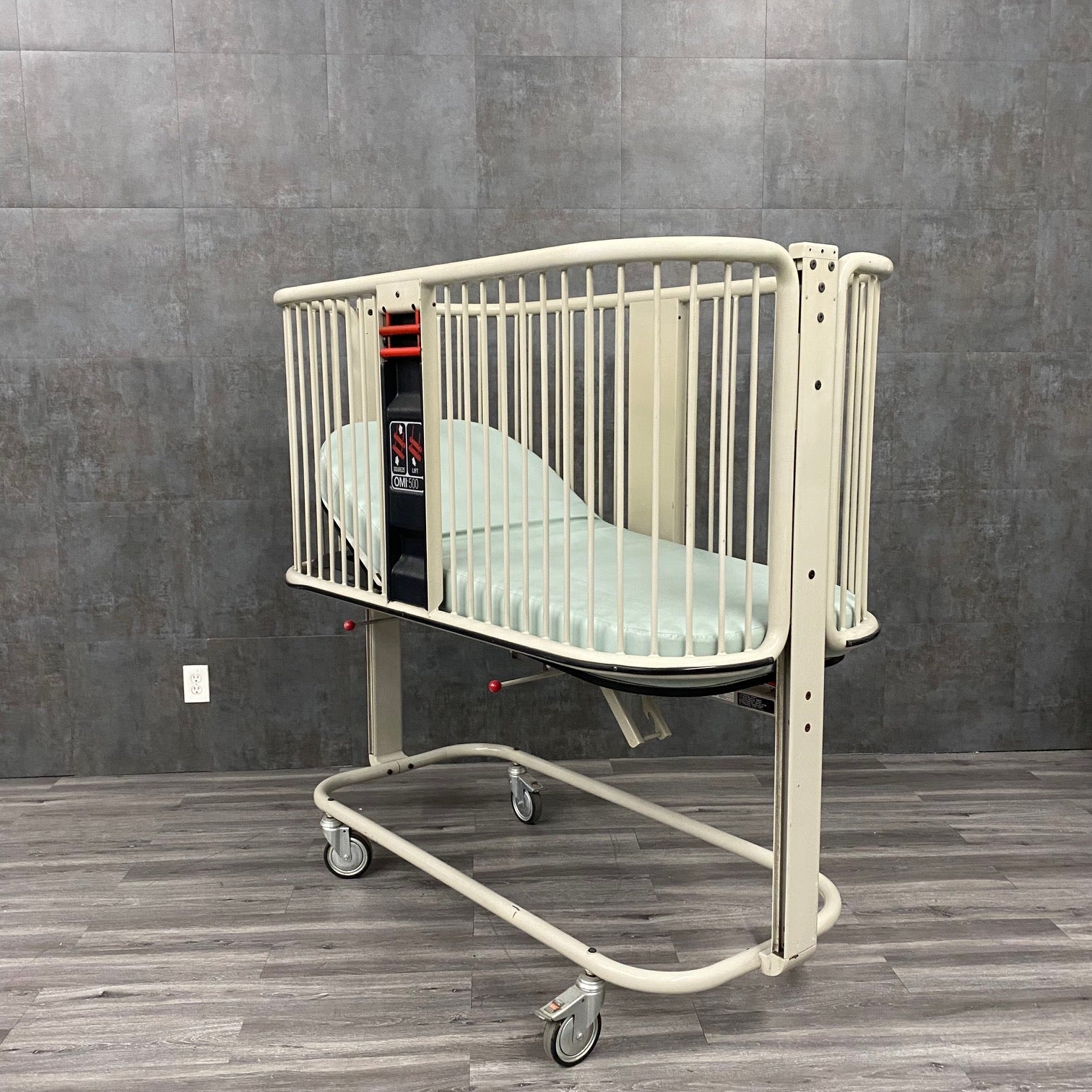 Pedigo Midmark OMI-500 Pediatric Crib Stretcher - Midmark Ritter -Angelus Medical