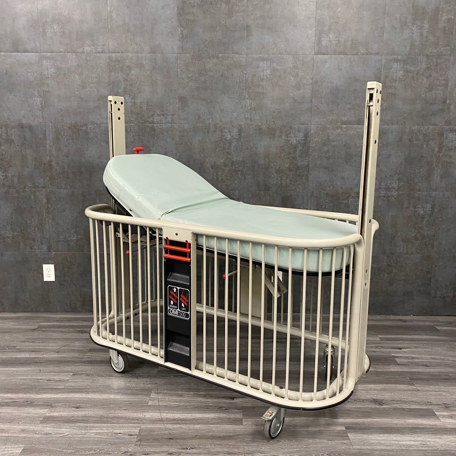 Pedigo Midmark OMI-500 Pediatric Crib Stretcher - Midmark Ritter -Angelus Medical