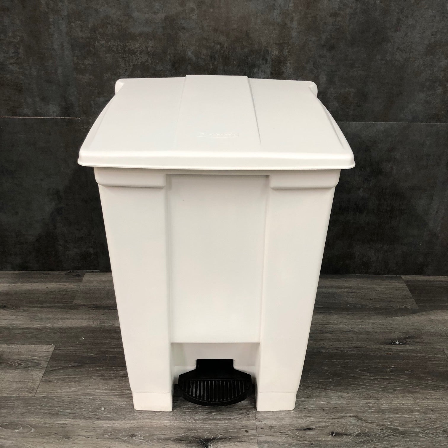 Plastic Medical Trash Can with Lid (Used) - NMD -Angelus Medical