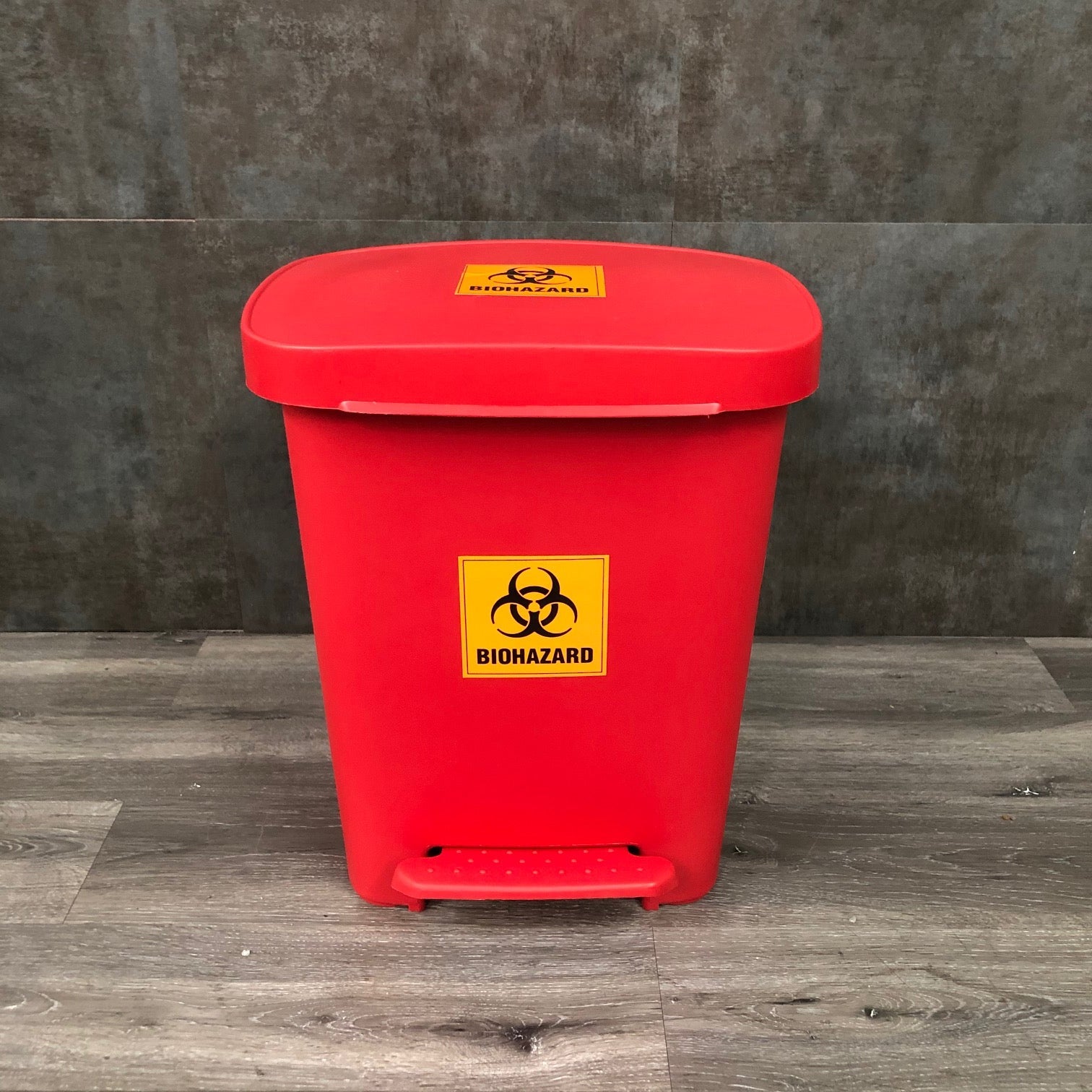 Plastic Medical Trash Can with Lid (Used) - NMD -Angelus Medical