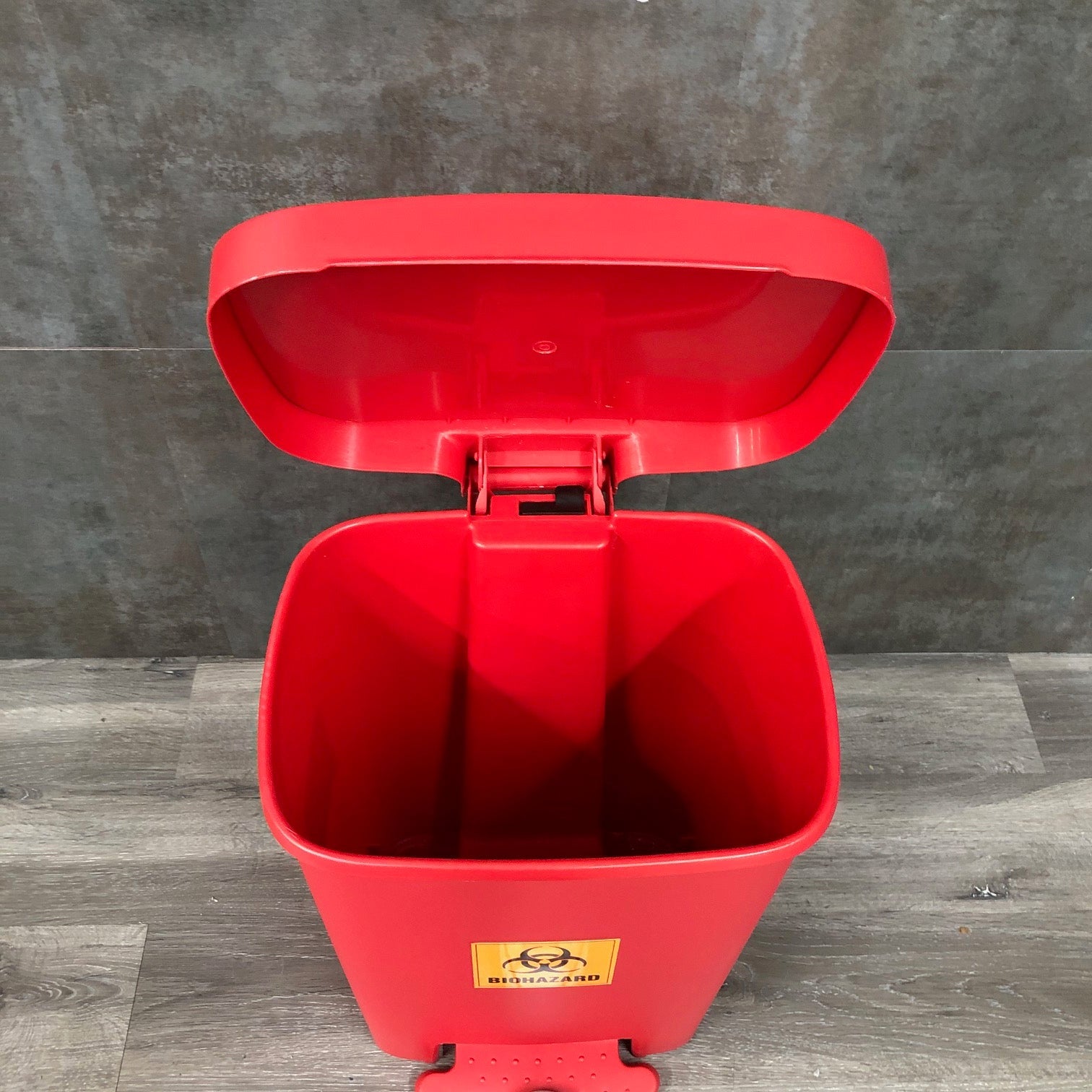 Plastic Medical Trash Can with Lid (Used) - NMD -Angelus Medical