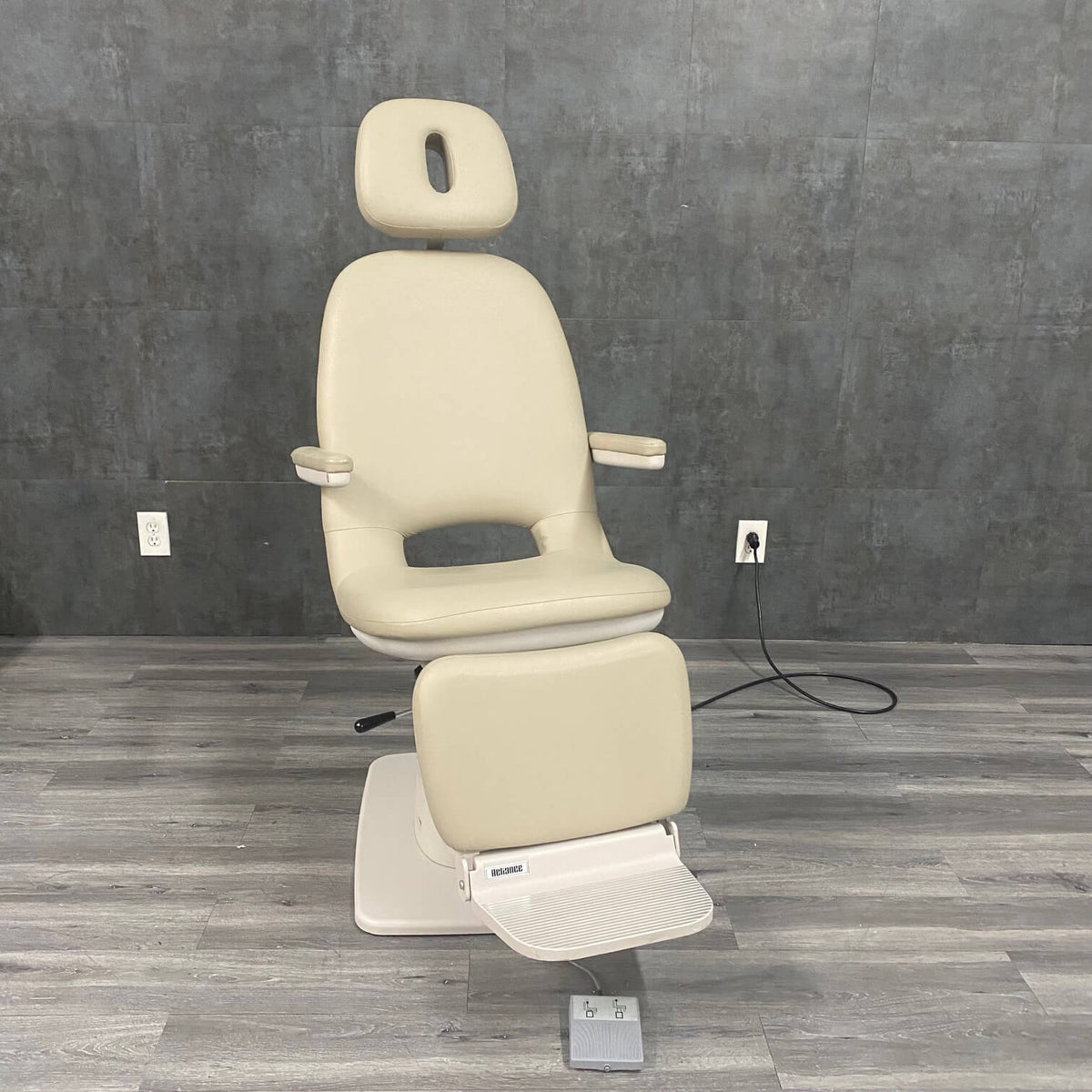 Reliance 520 Tilt Exam Chair | Refurbished Medical Equipment – Angelus ...