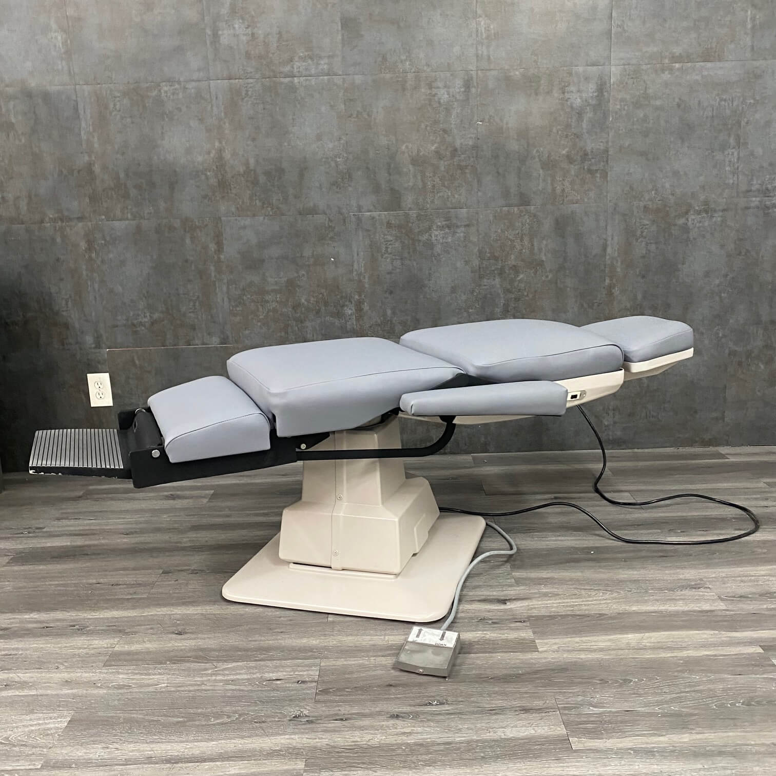 Reliance 6100 Exam Chair - Reliance -Angelus Medical