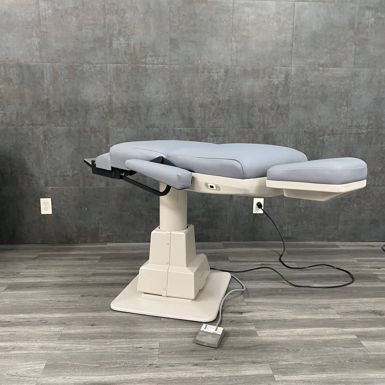 Reliance 6100,Reliance Exam Chair,reliance chair,exam chair Angelus Medical and Optical
