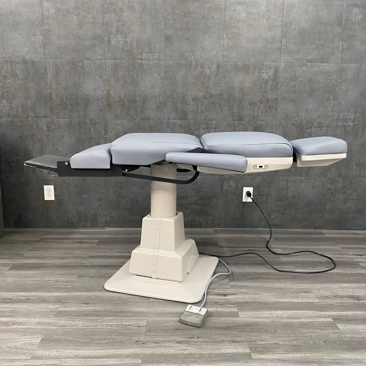 Reliance 6100 Exam Chair - Reliance -Angelus Medical
