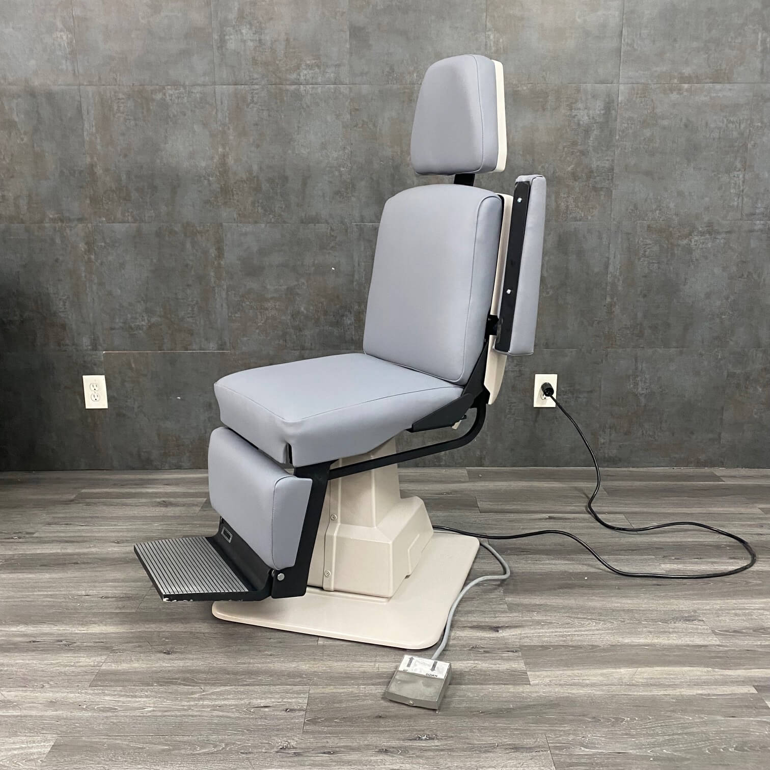 Reliance 6100 Exam Chair - Reliance -Angelus Medical